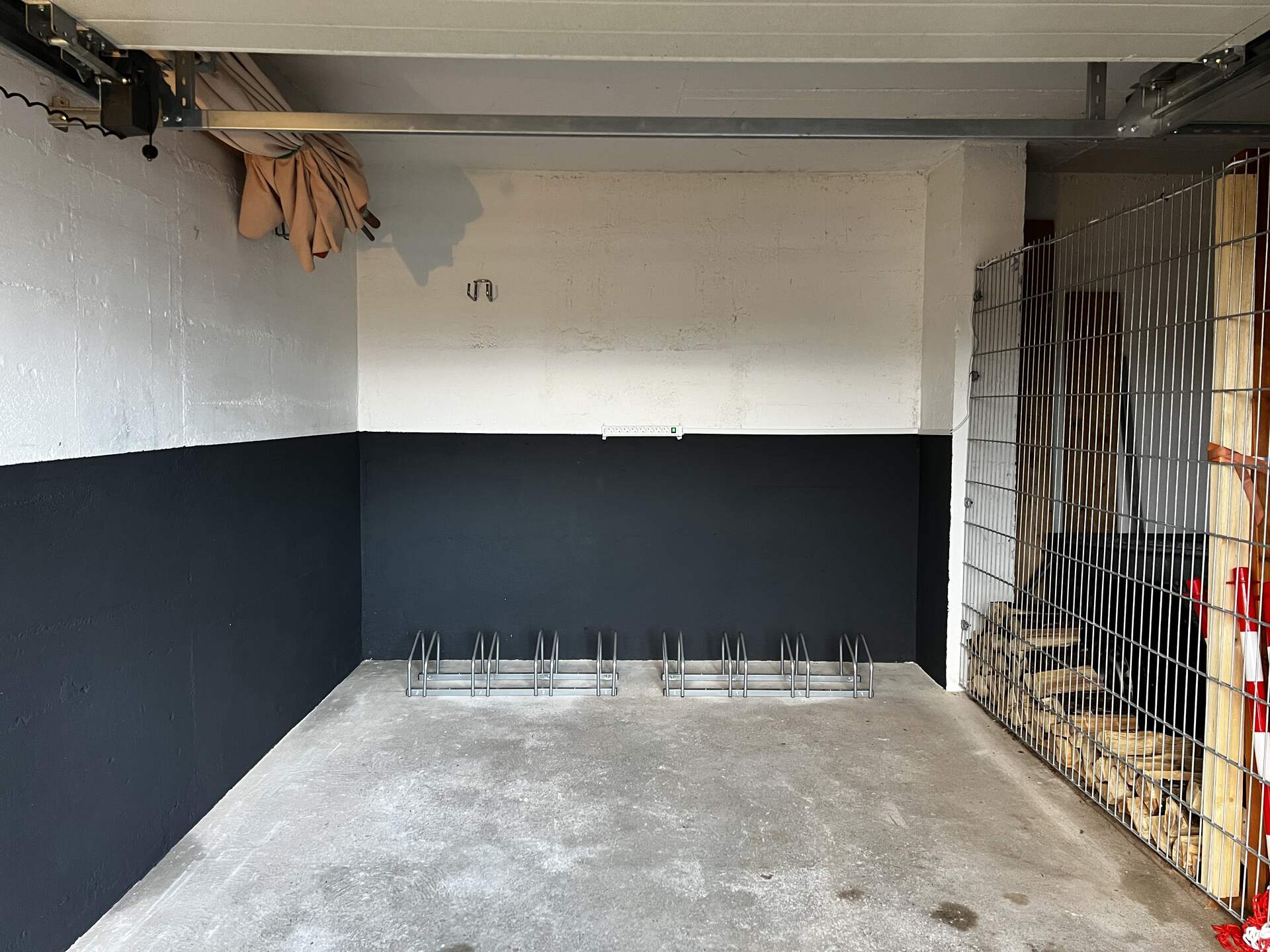 Garage fuer Fahrraeder und Ski