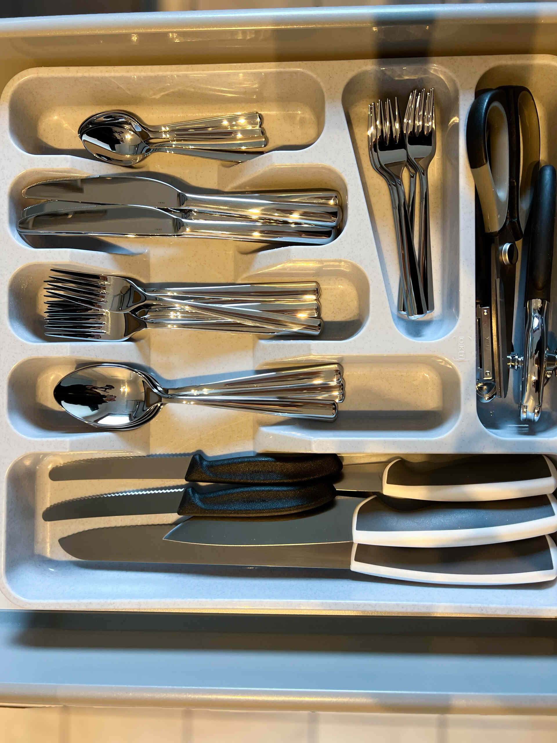 Ferienwohnung-Feldberg-Villa-Hubertus-No3-20_Kueche-Besteck