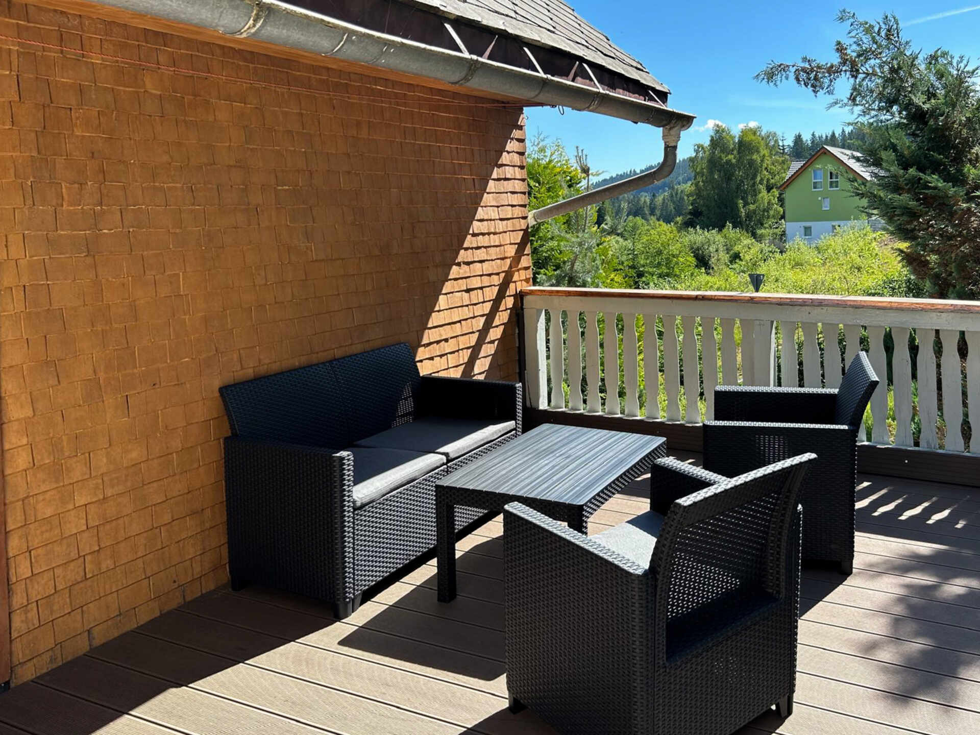 Balkon mit Blick ins Gruene