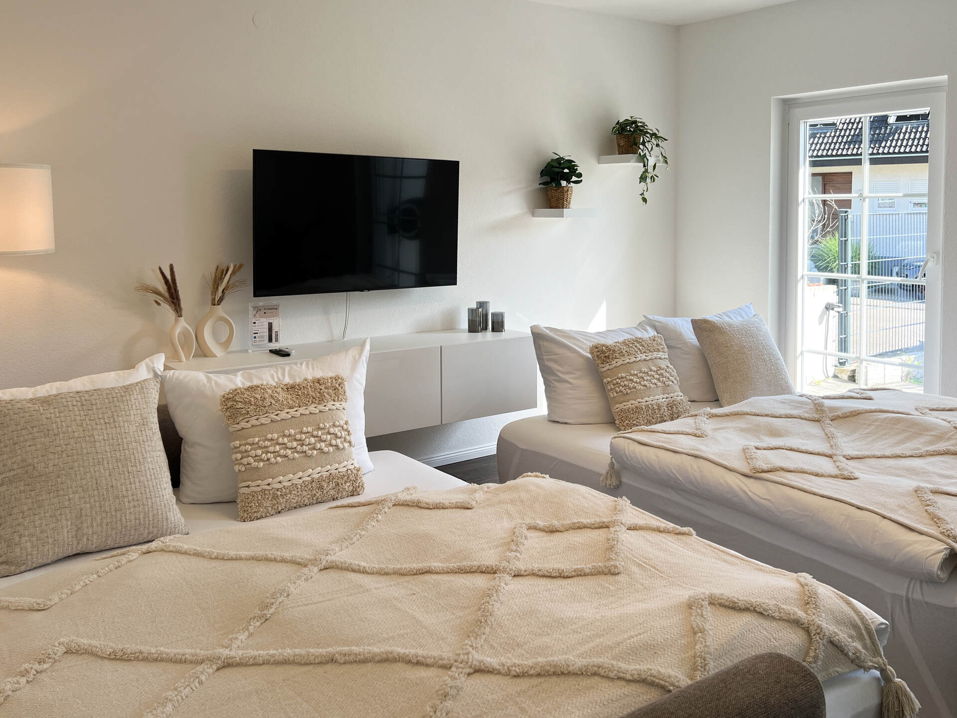 Nahaufnahme von Bettsofa mit Deko