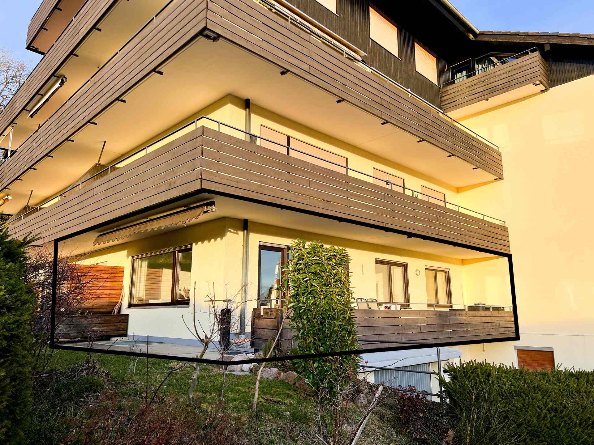 Haus mit grosser Terrasse im Erdgeschoss