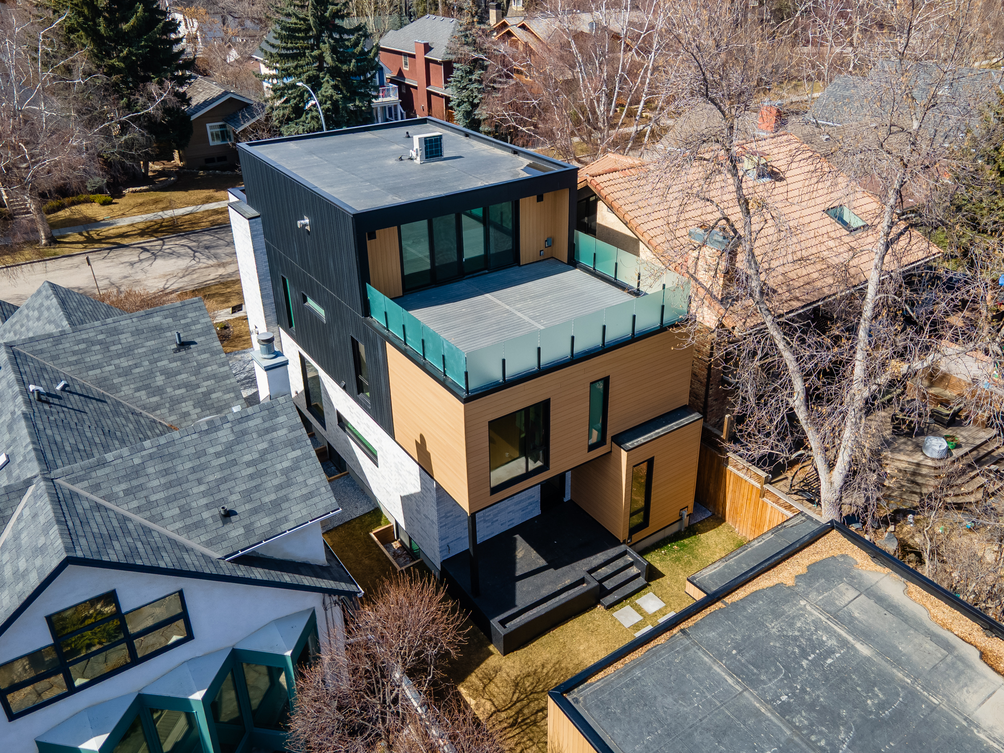 Calgary contractor windows, doors, decks