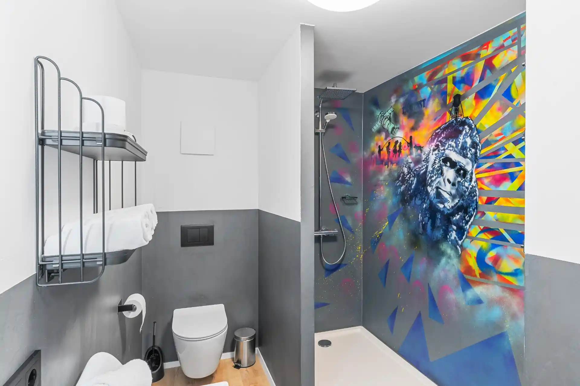 Modernes Badezimmer mit Dusche im Ferienhaus Die 16 Rosenfeld