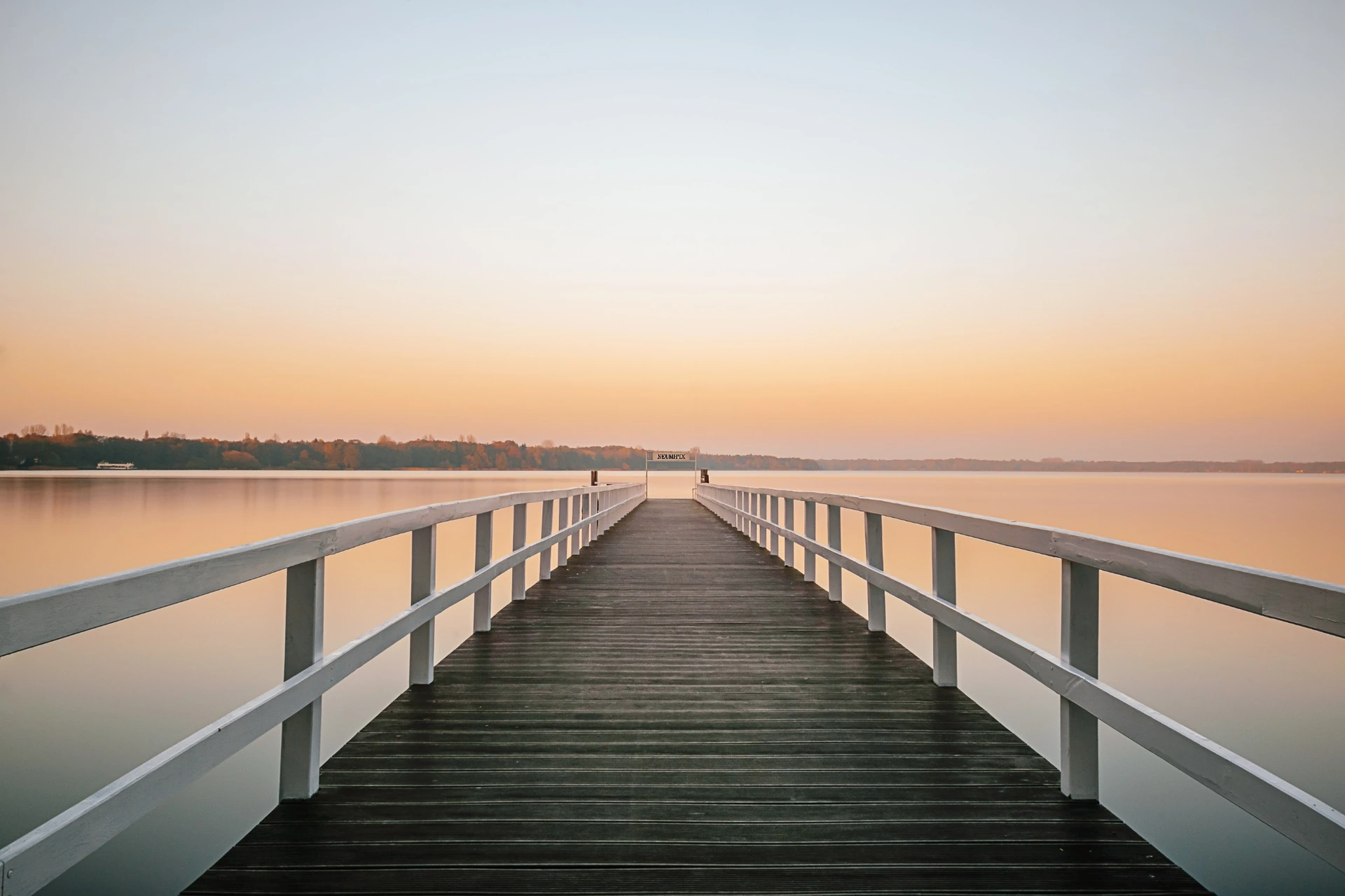 Steg am Zwischenahner Meer bei Sonnenuntergang
