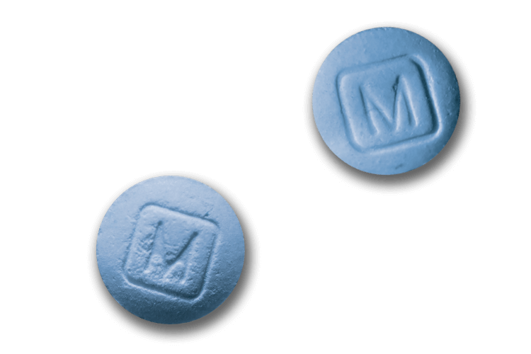 Una imagen de una pastilla falsa a la derecha y una pastilla real a la izquierda