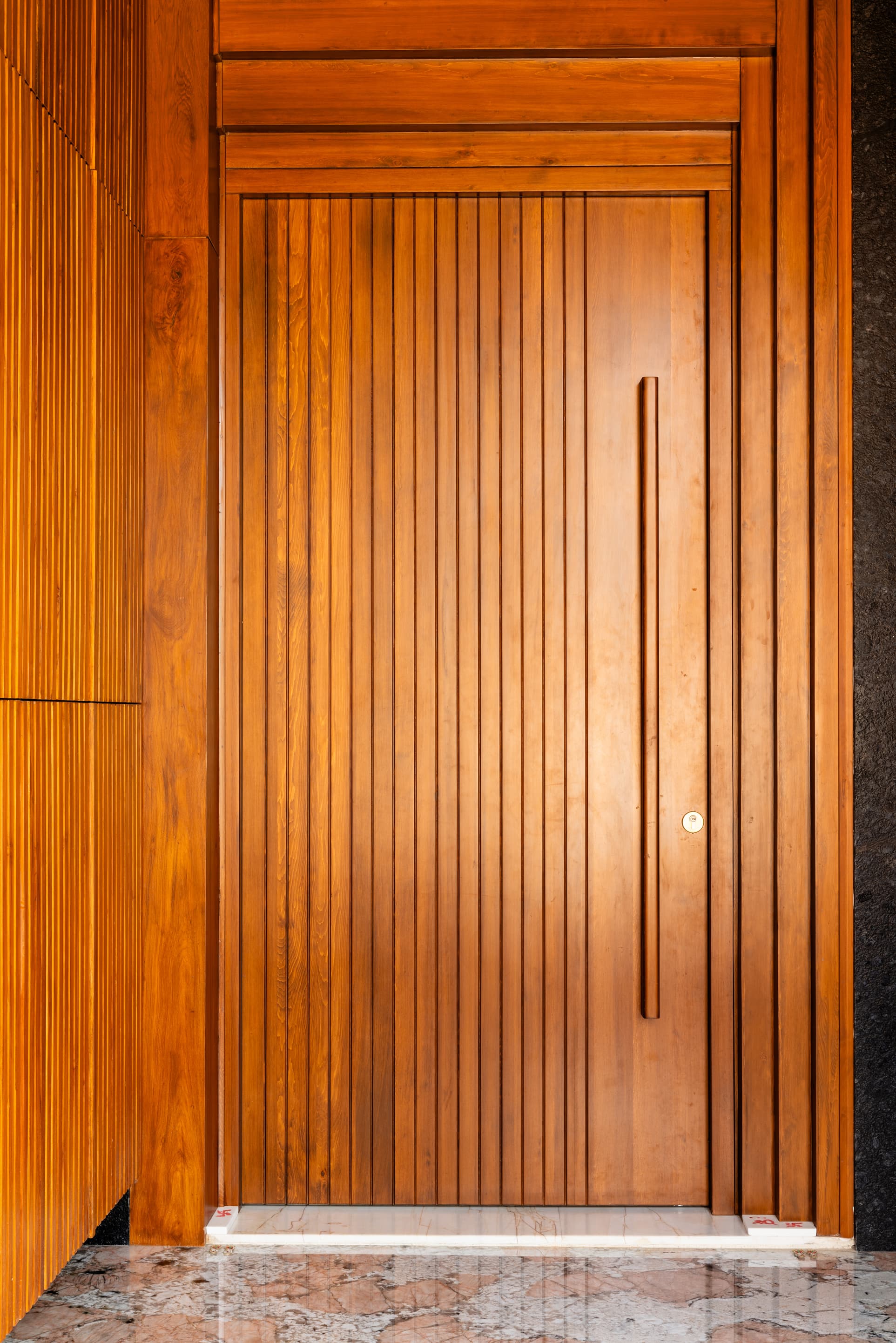 Cedar-Wood-Door-Window-Residence17