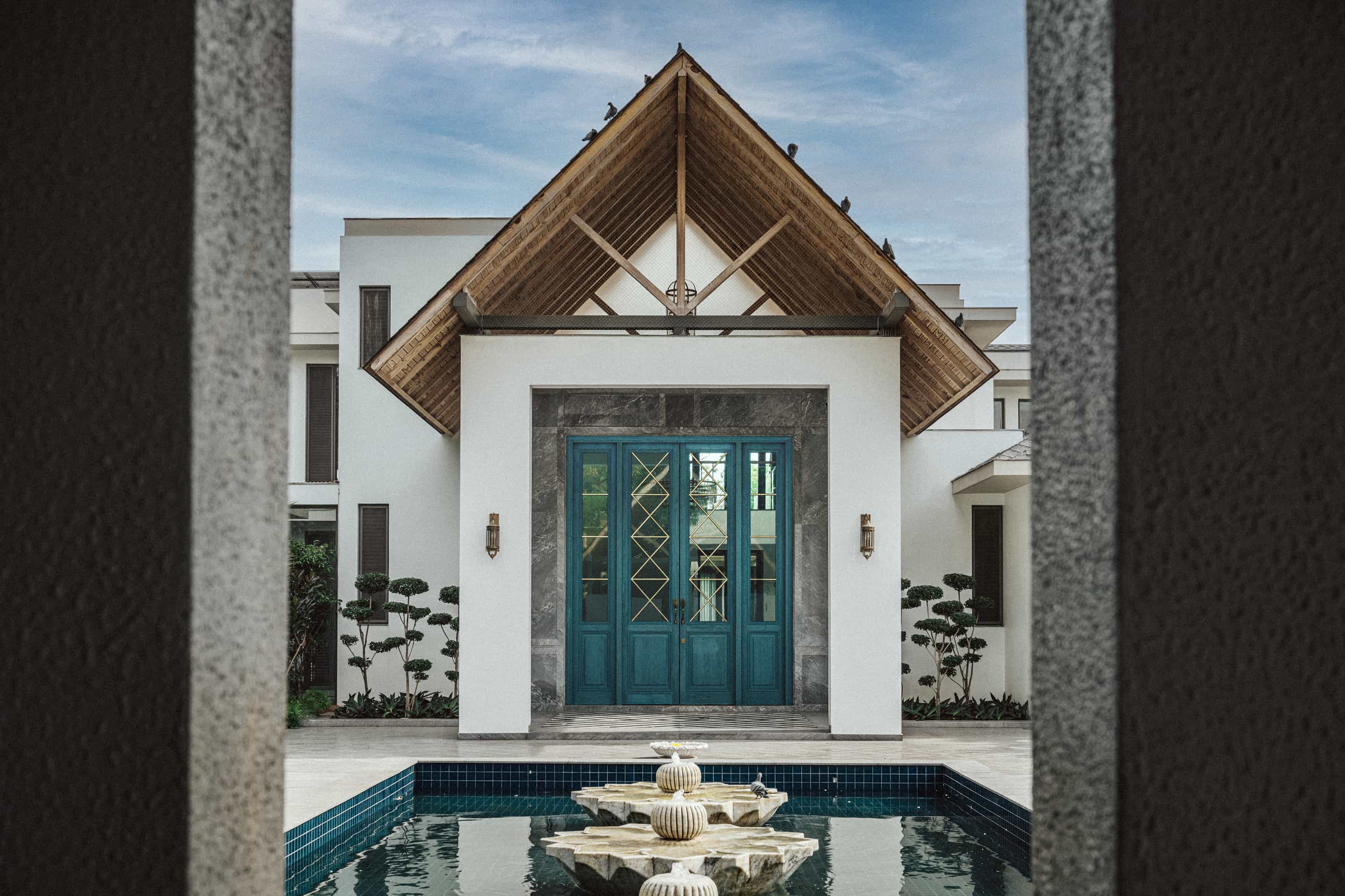 blue-wood-door-residence2