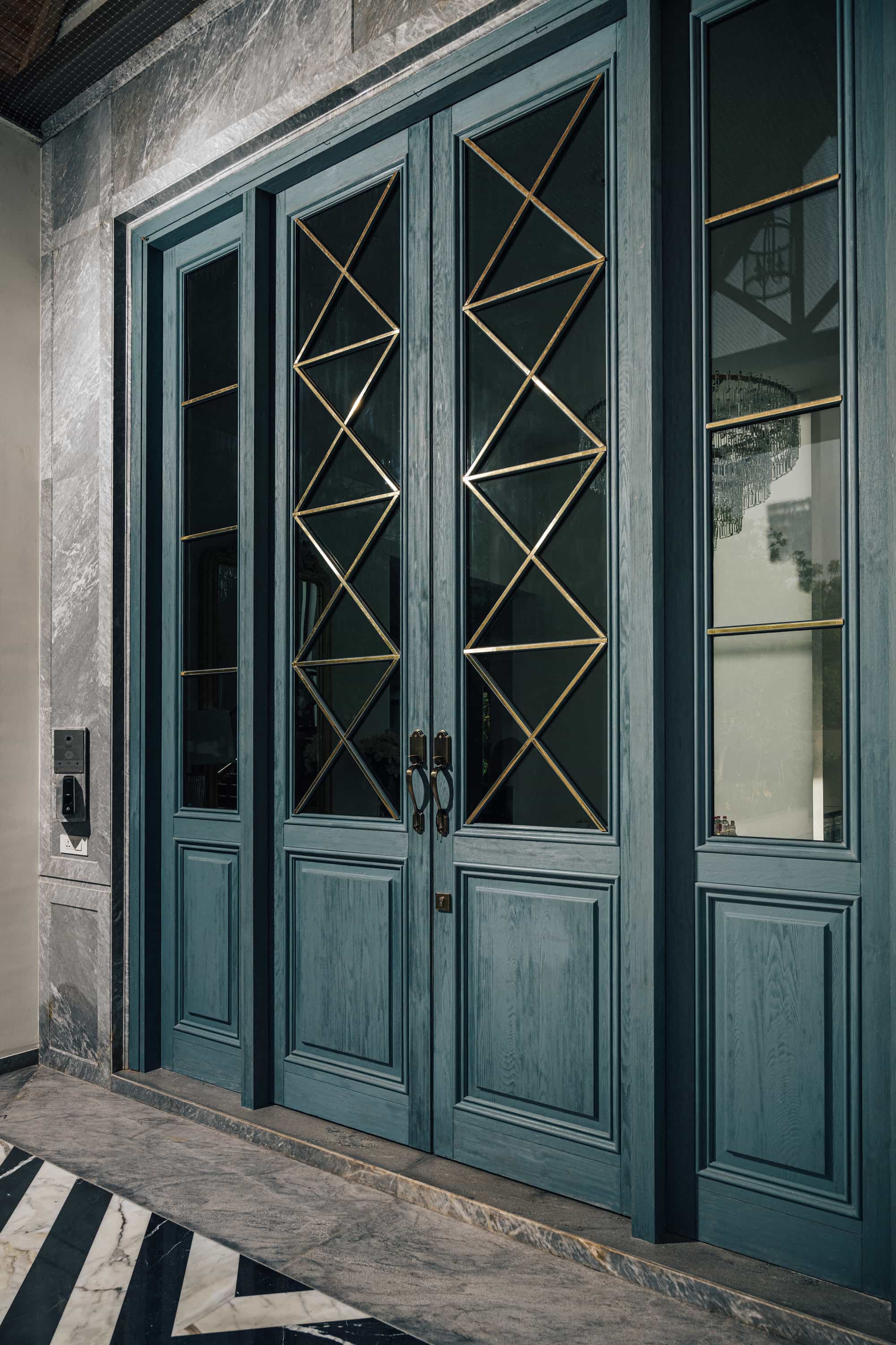 blue-wood-door-residence5
