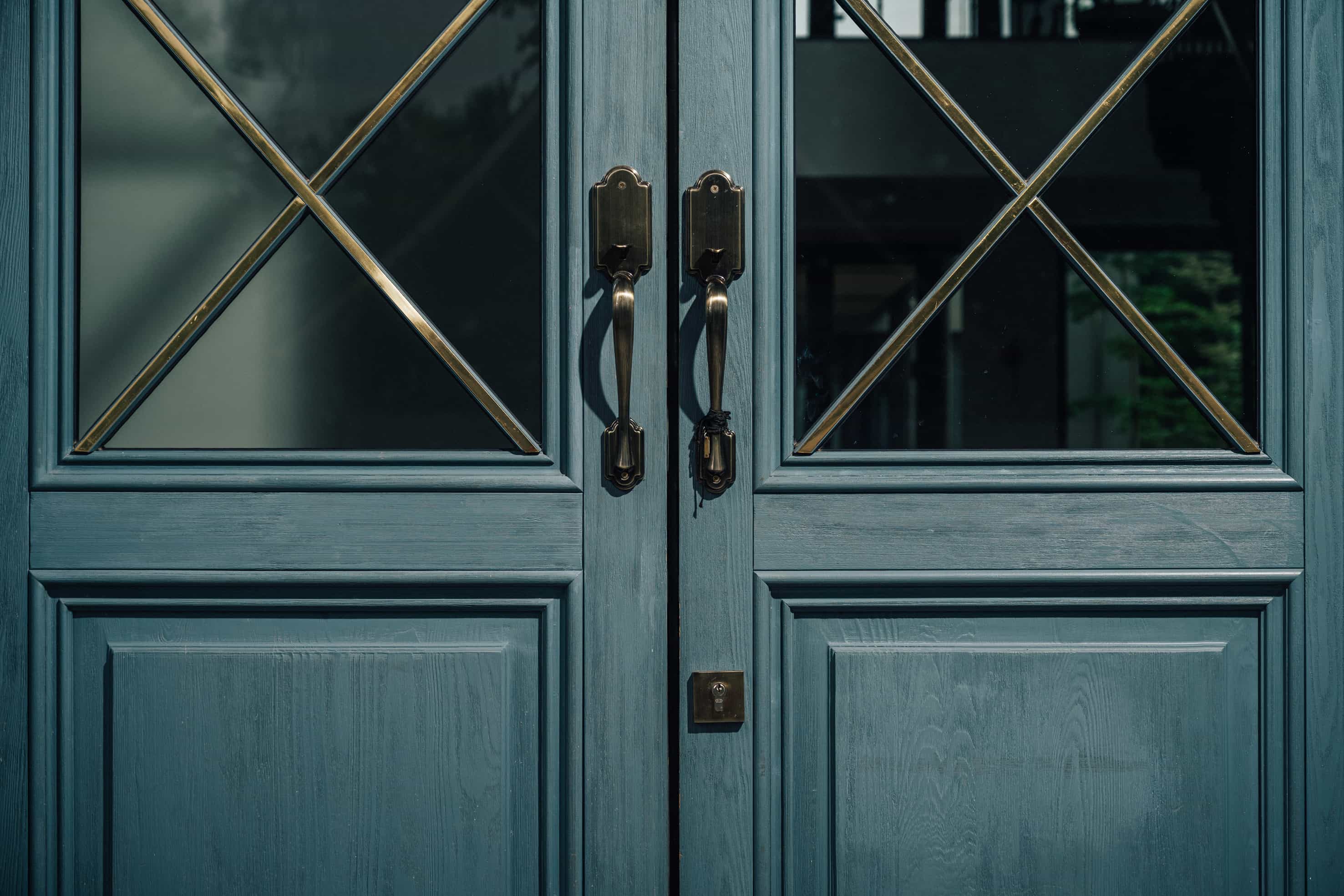blue-wood-door-residence6
