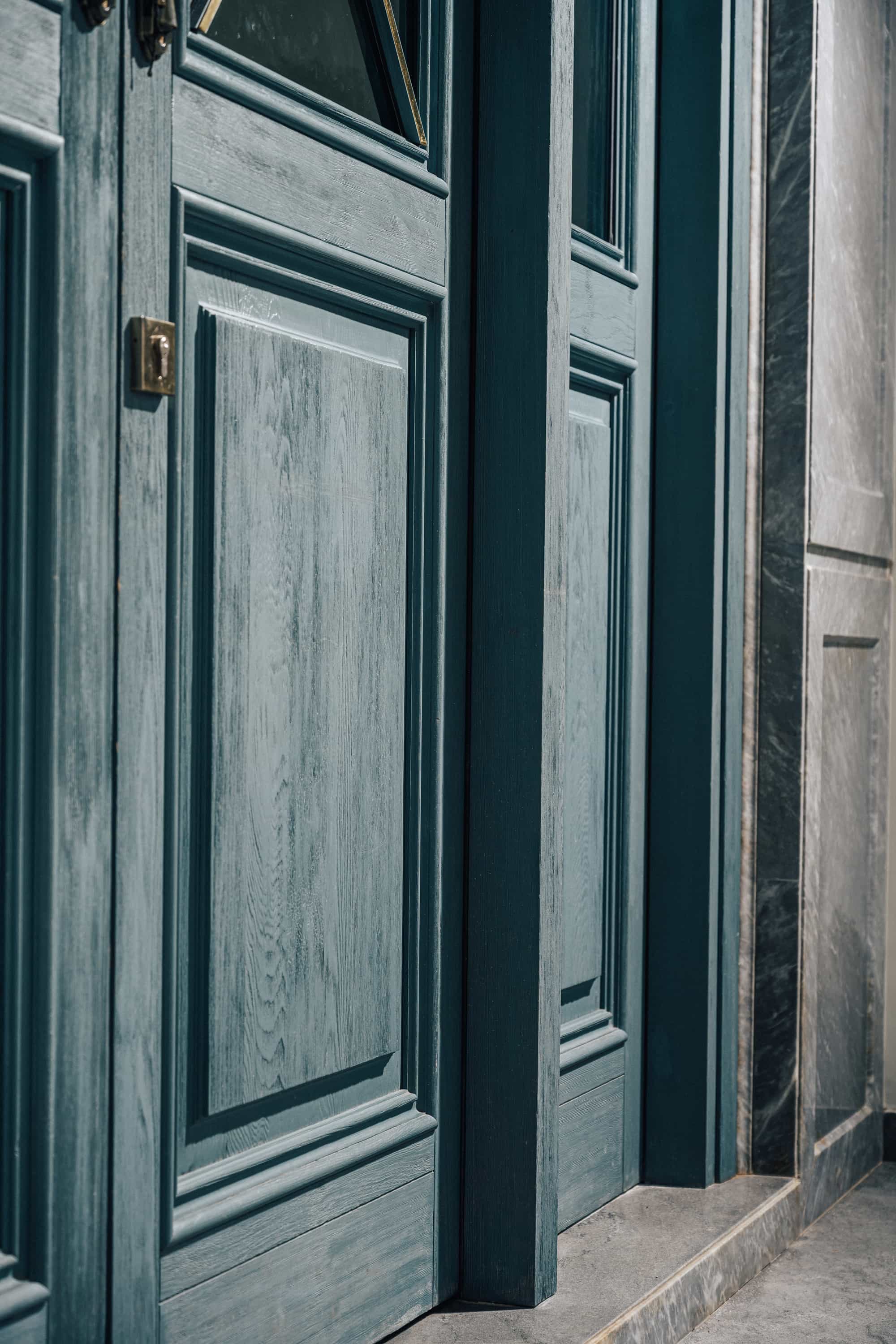 blue-wood-door-residence7
