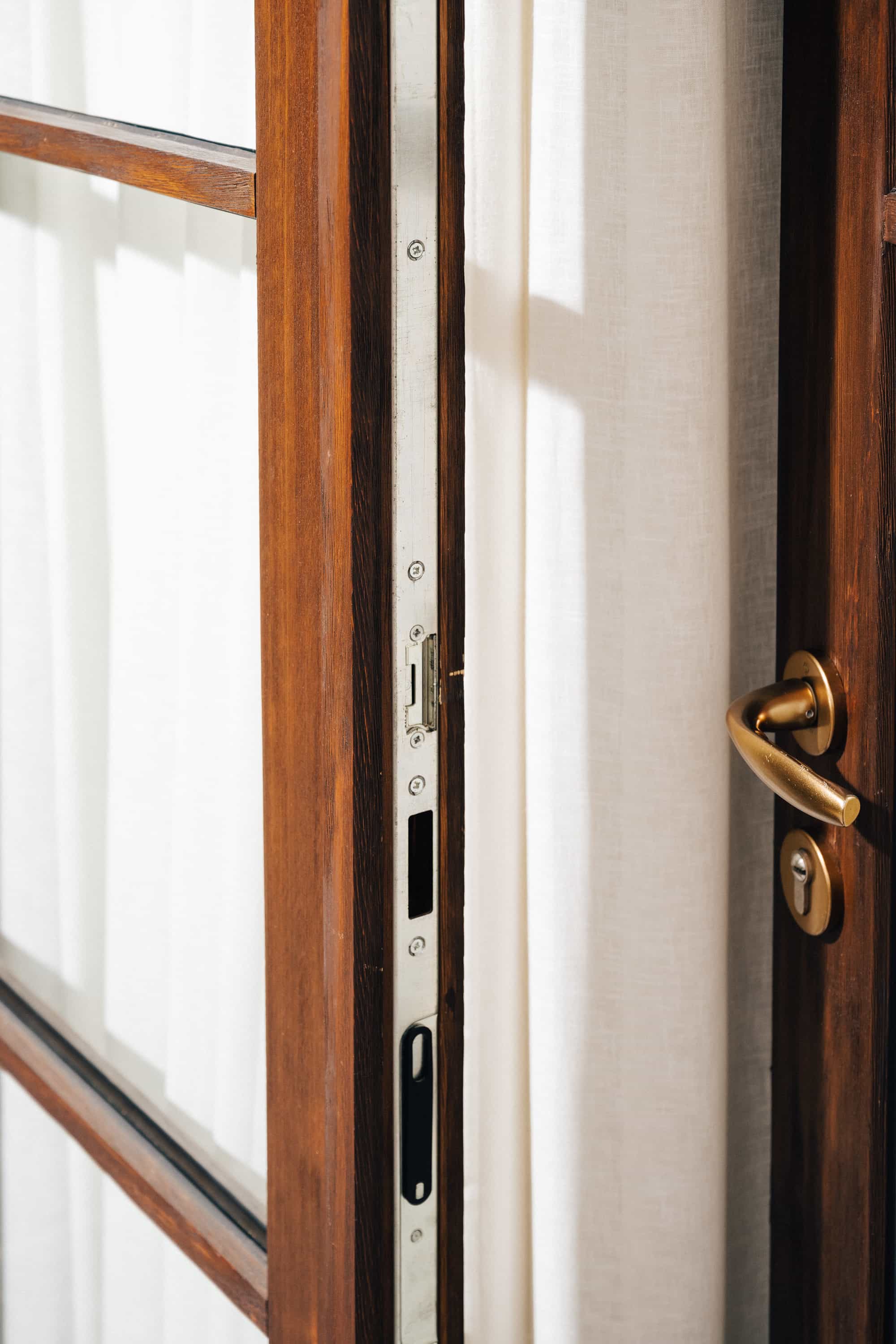Circular-Wood-Door-Residence12