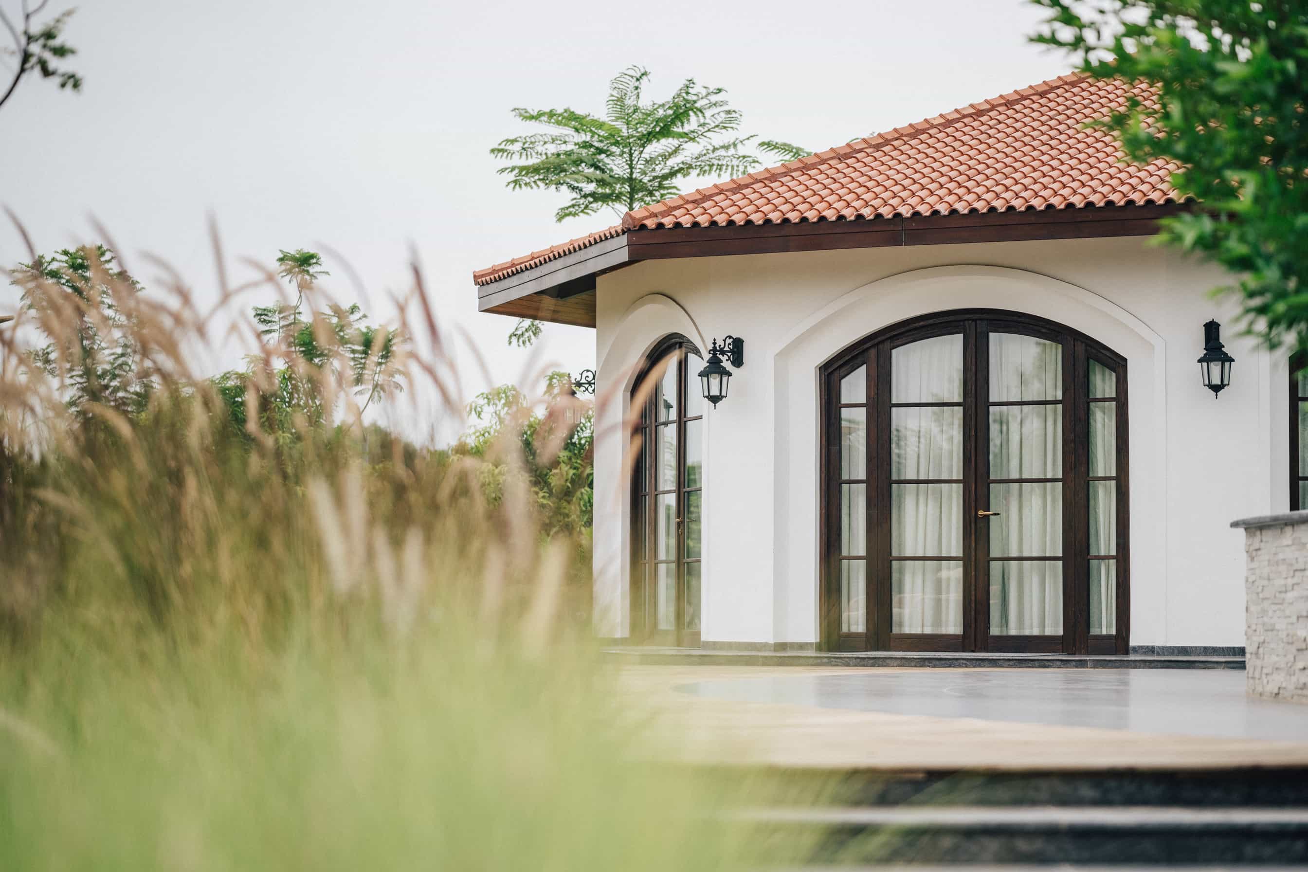 Circular-Wood-Door-Residence8