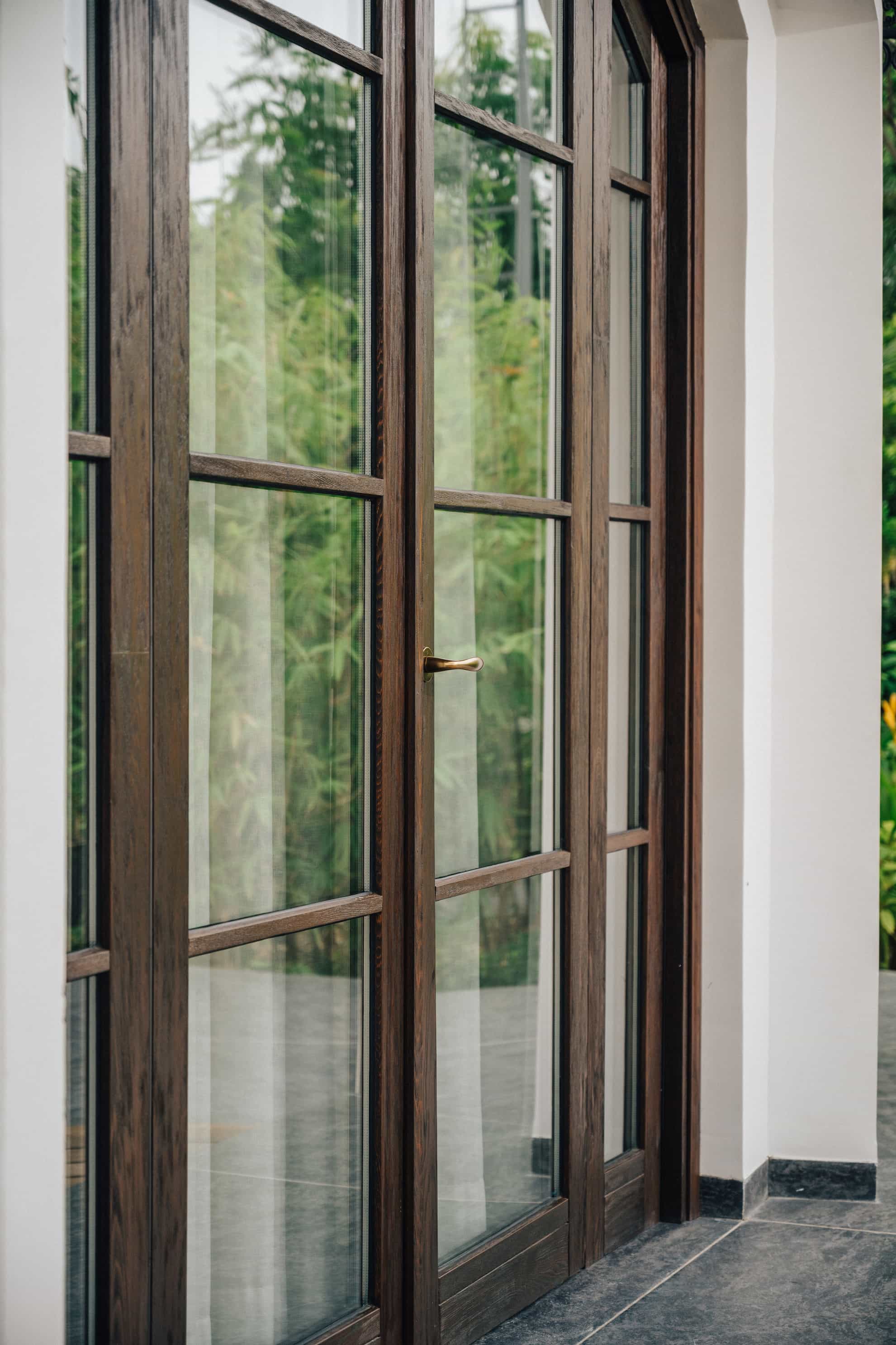 Circular-Wood-Door-Residence15