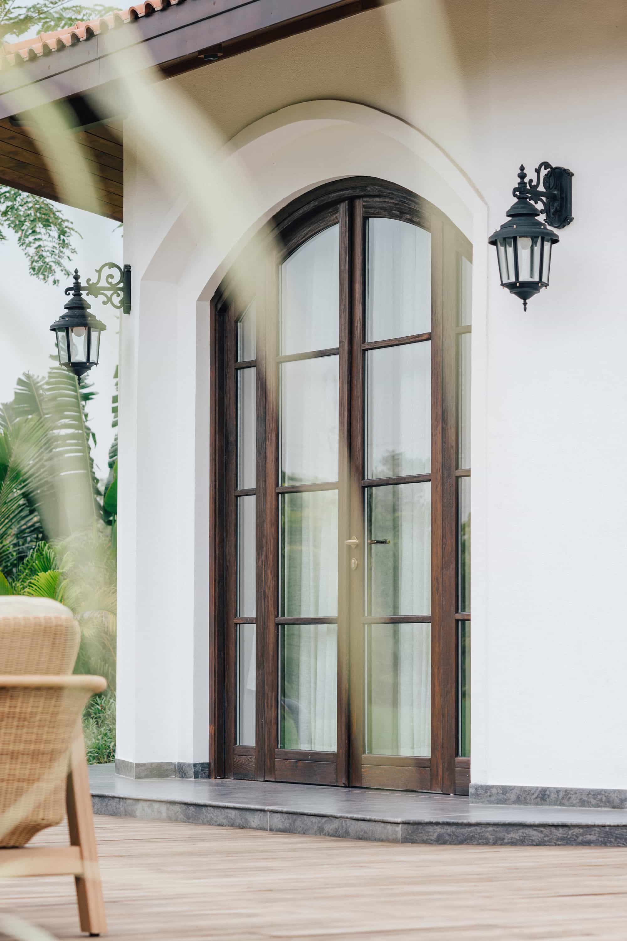 Circular-Wood-Door-Residence7