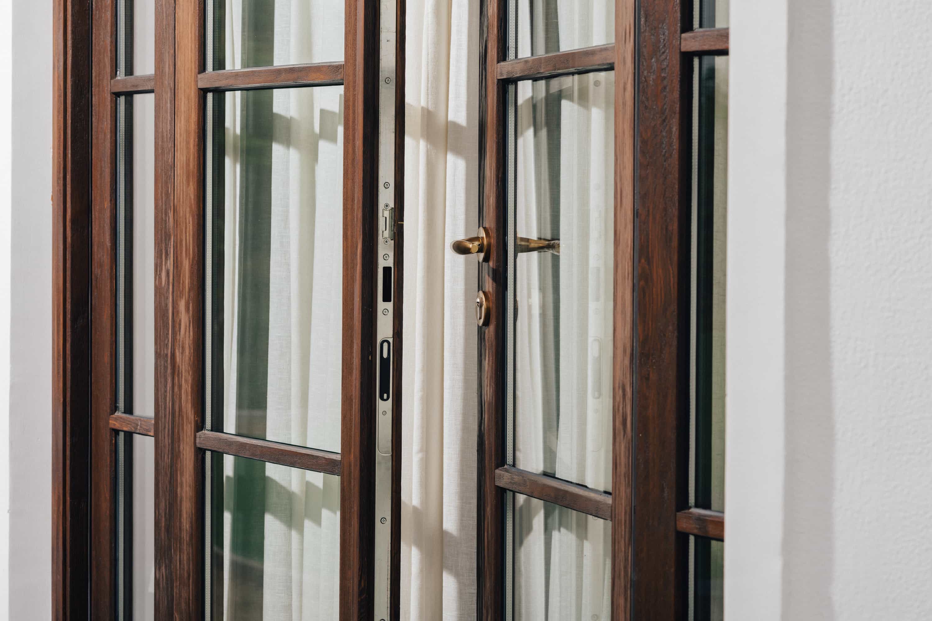 Circular-Wood-Door-Residence9