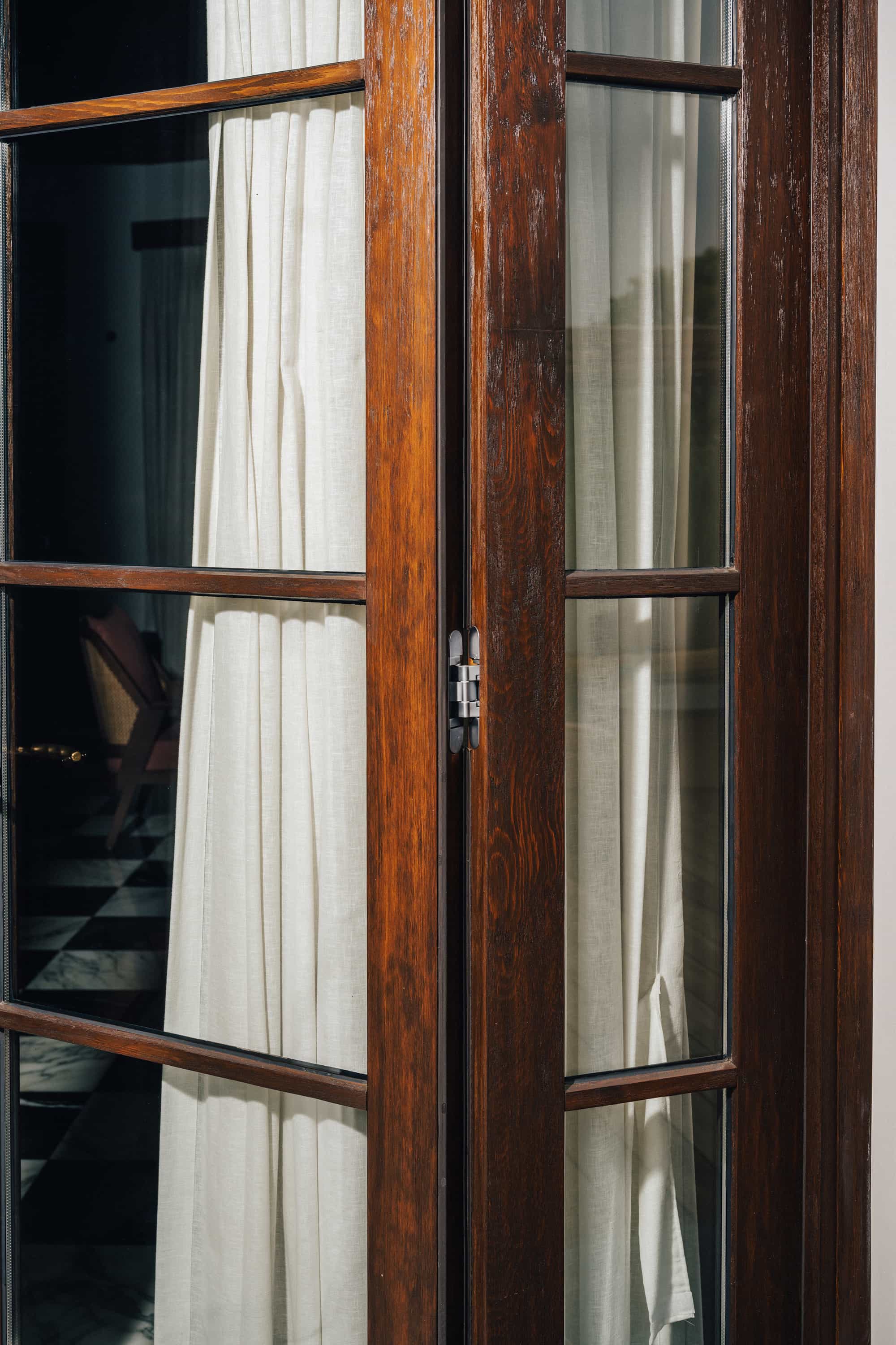 Circular-Wood-Door-Residence5