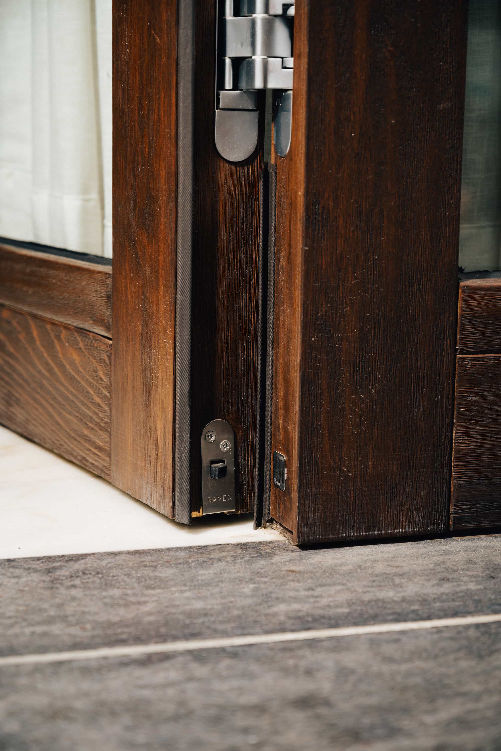 Circular-Wood-Door-Residence1
