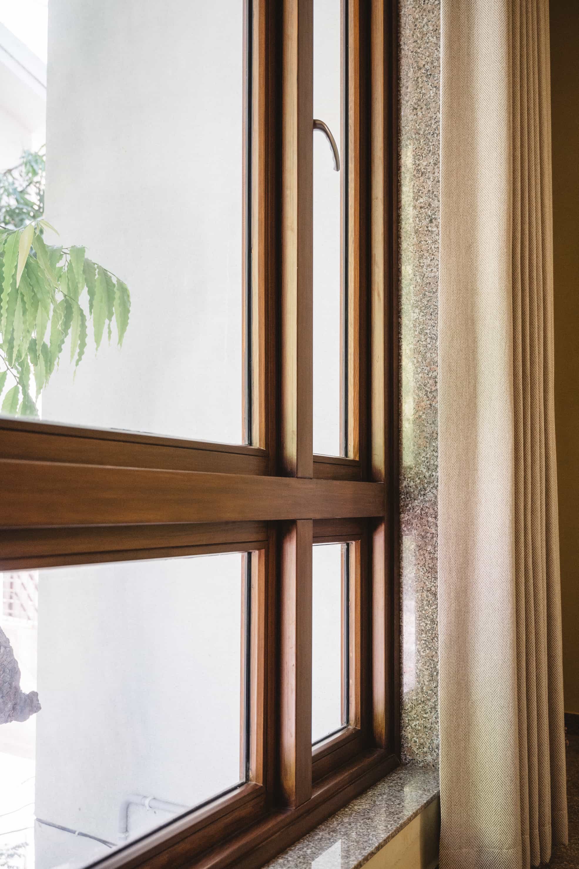 Yellow-Wood-Casement-Residence6