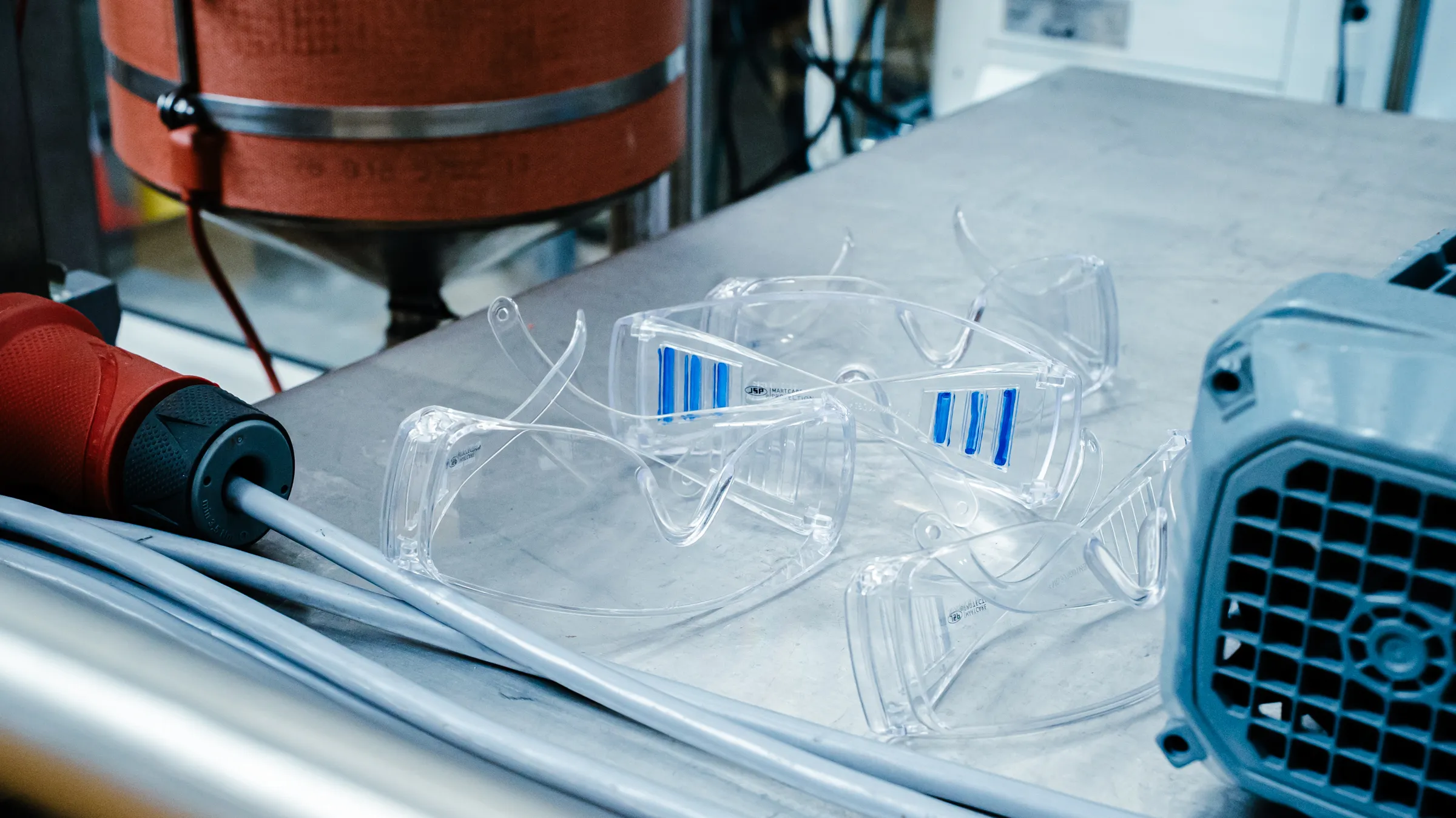 image of assembly process (for a manufacturing plant)