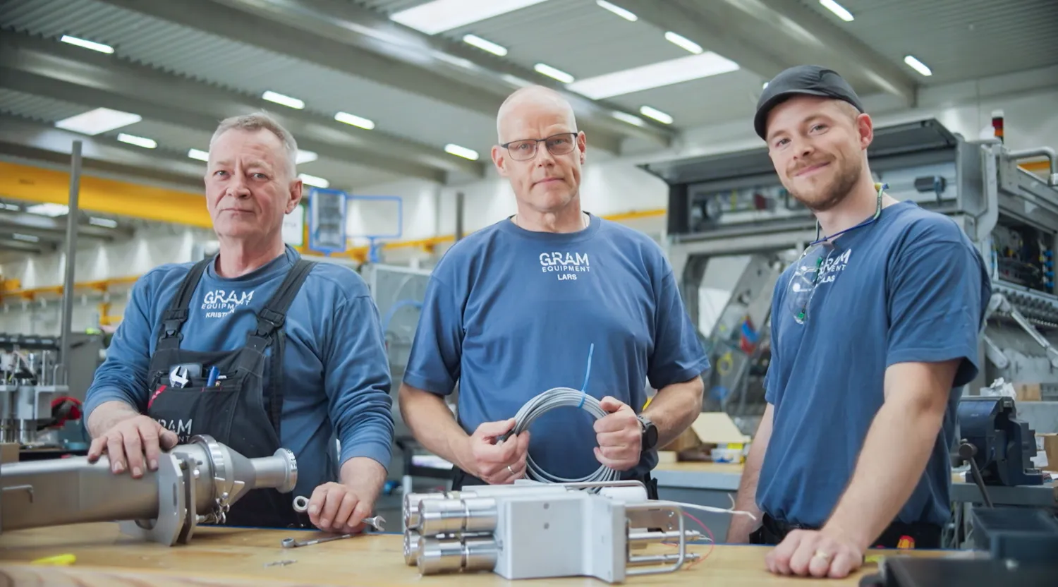 image of assembly process (for a manufacturing plant)