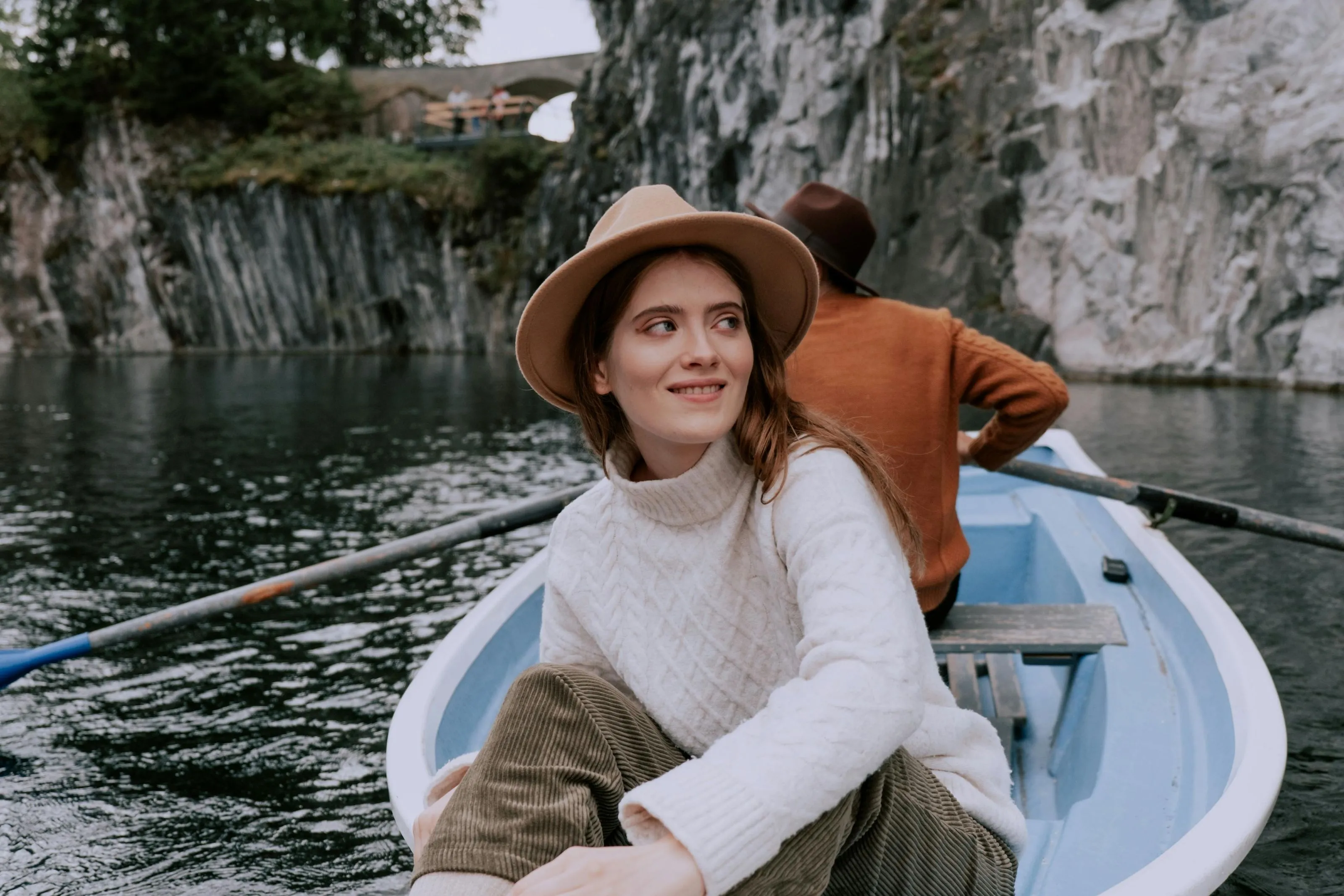 girl sit on the boat