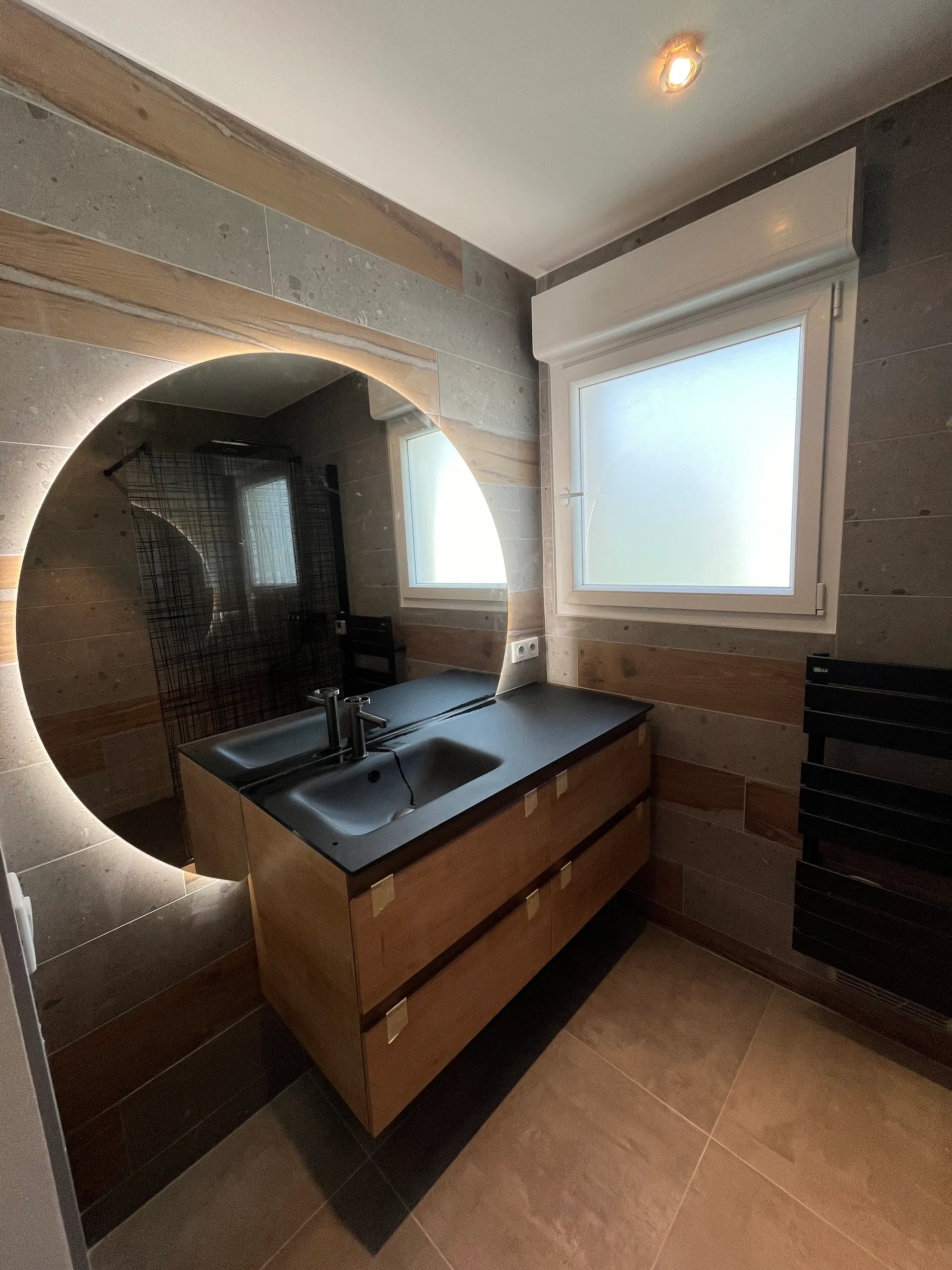 Salle de bain rénovée par Trashi Plombier à Metz