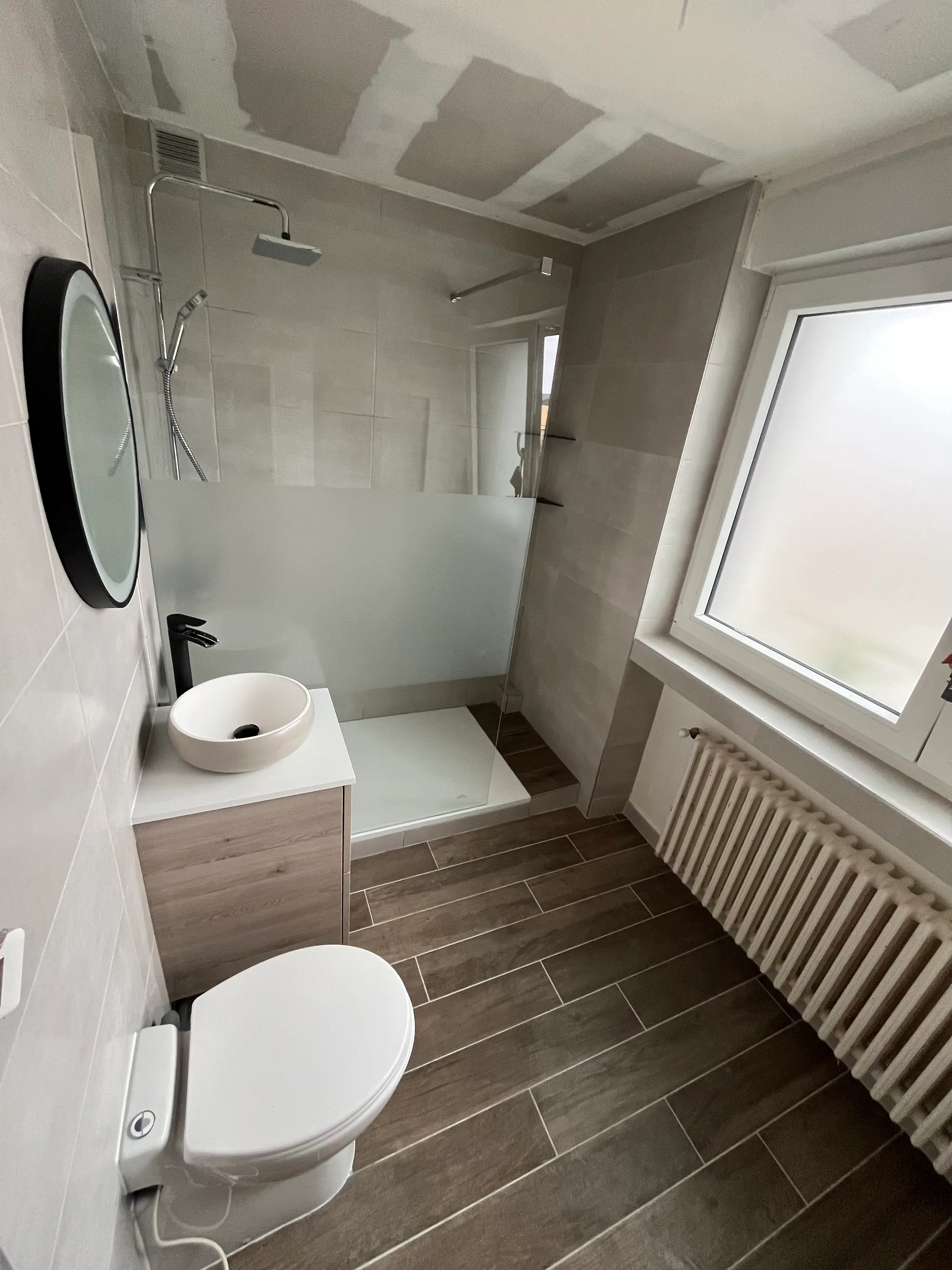 Salle de bain rénovée par Trashi Plombier à Metz