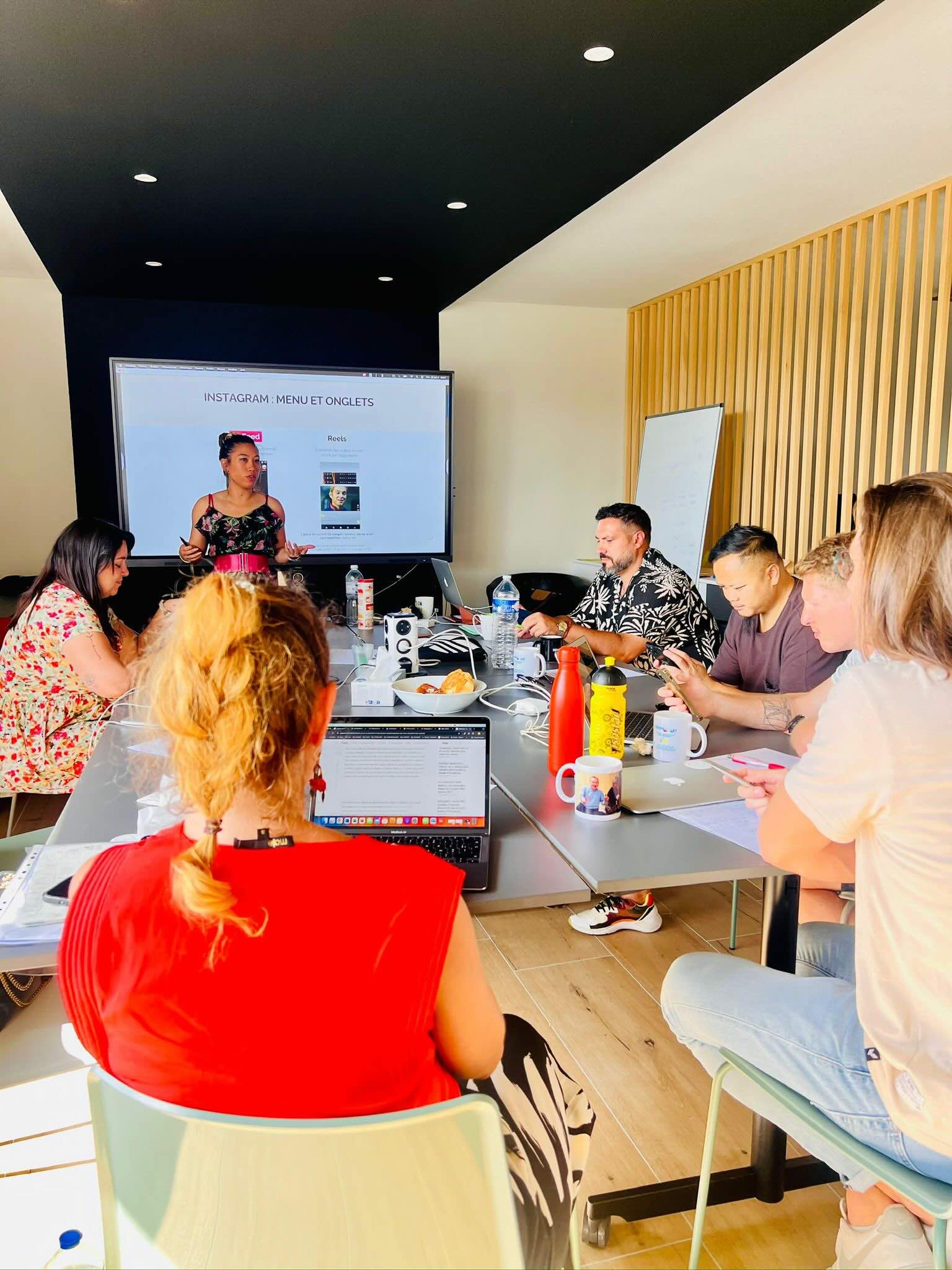 Visouda Luangkhot animant la formation éligible CPF "Développer son activité avec les Réseaux Sociaux"