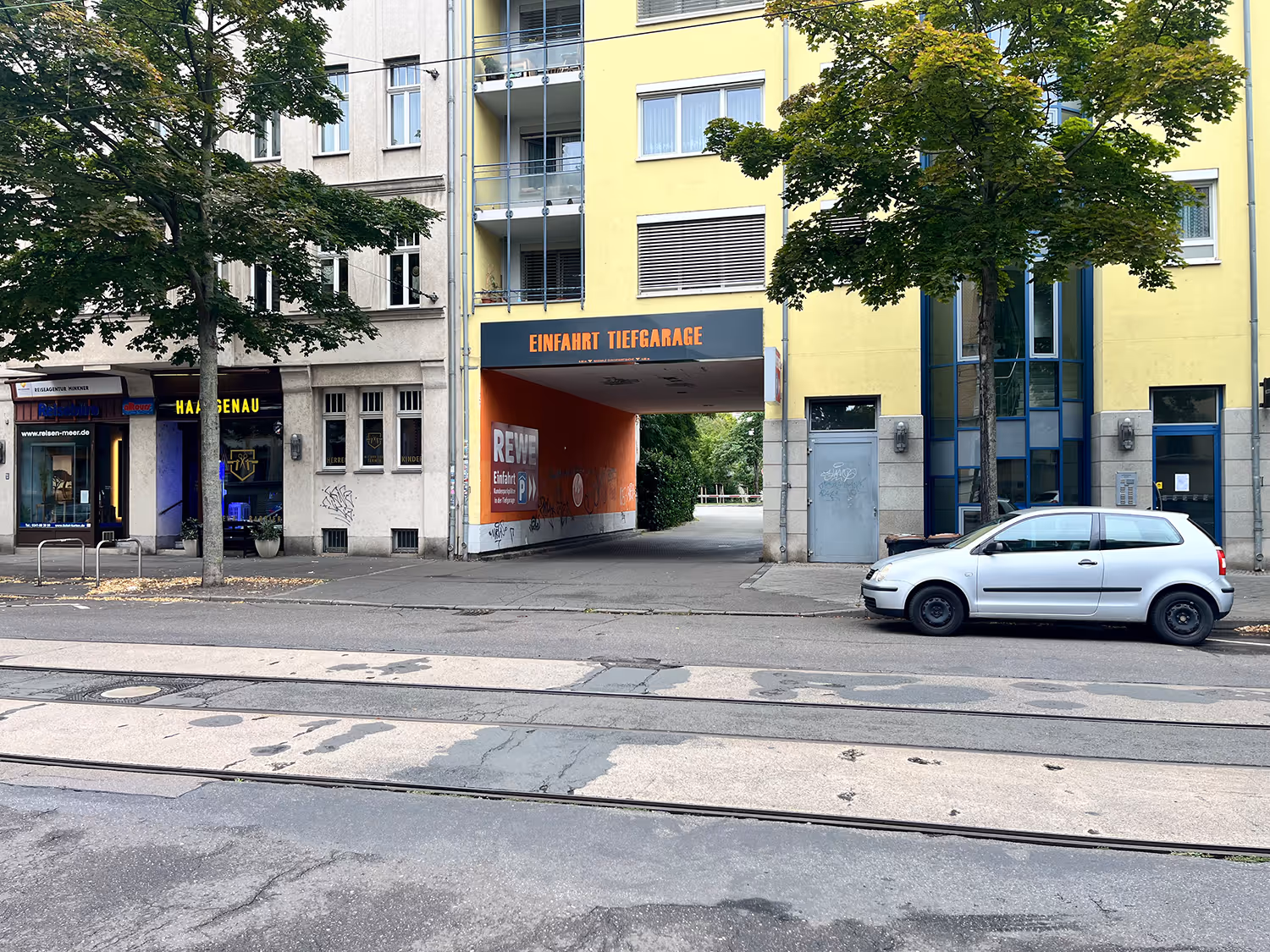 Eingang zur Tiefgarage über Wittenberger Straße.