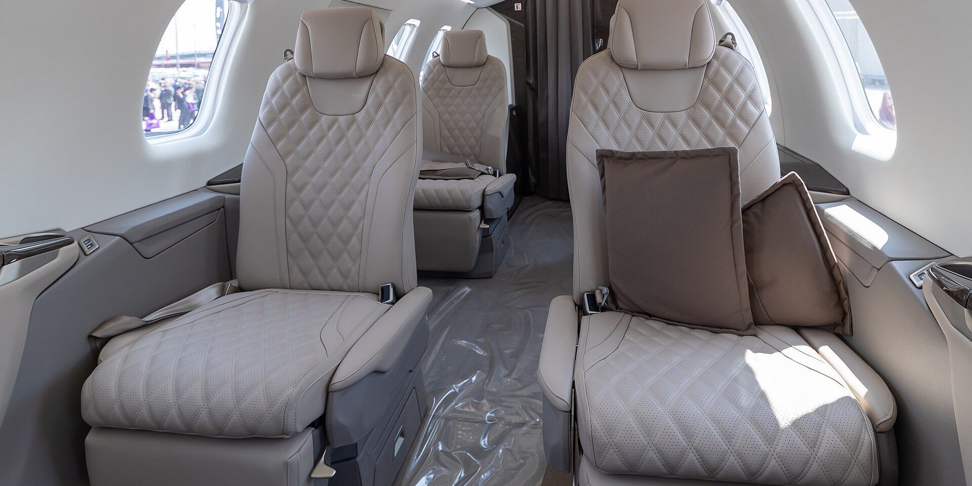 Pilatus PC-24 cabin seats