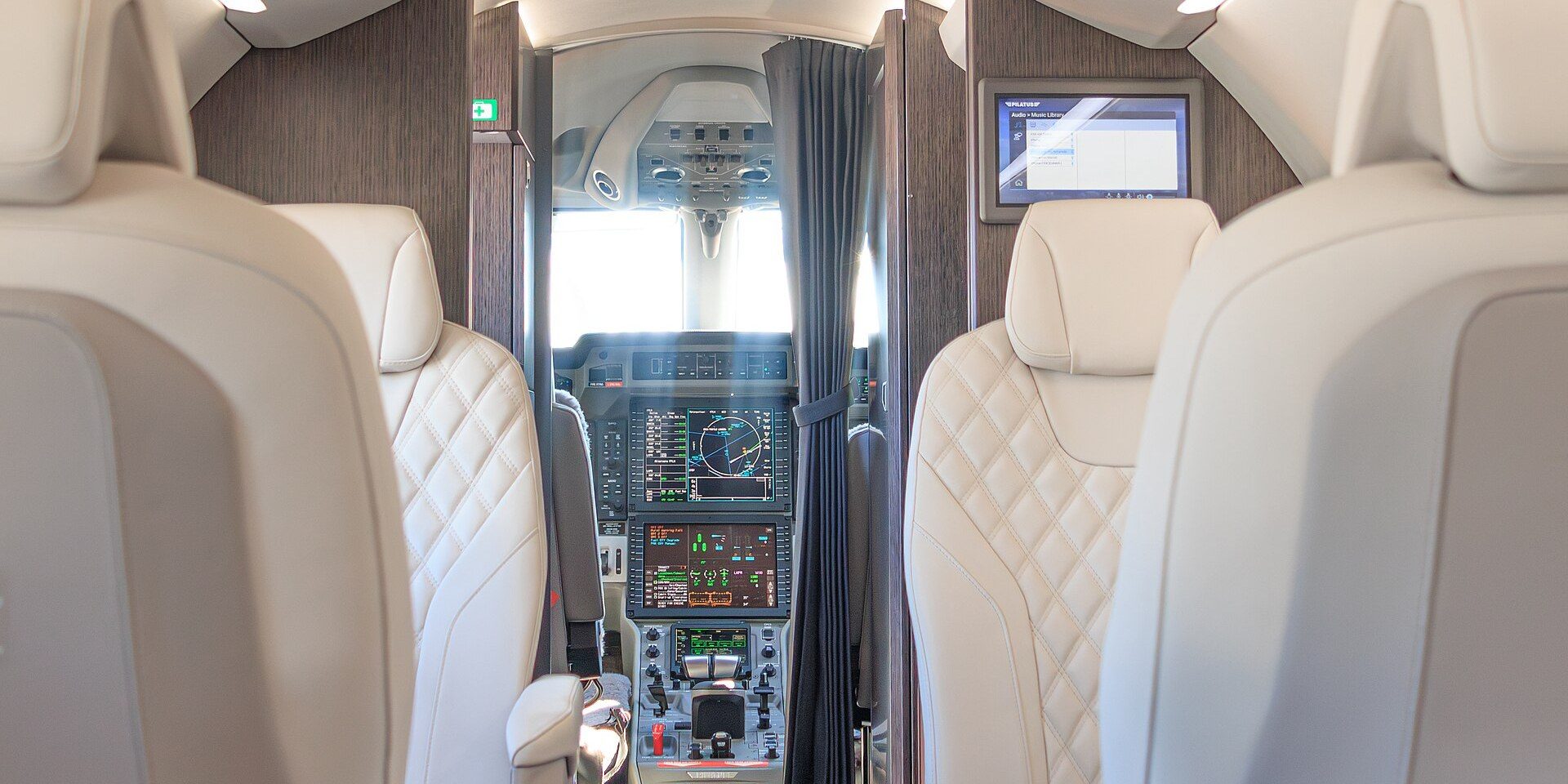 Pilatus PC-24 cabin to cockpit