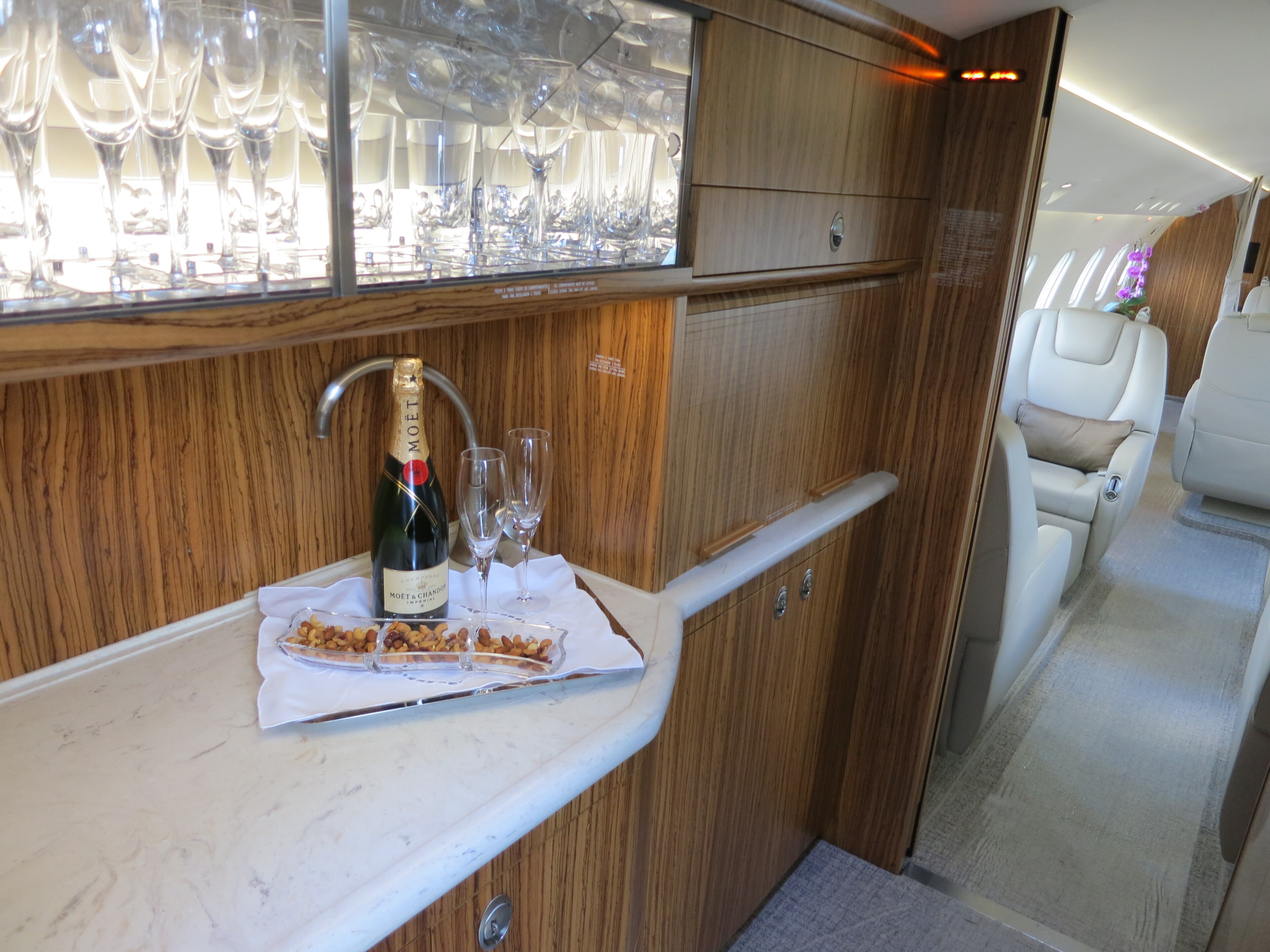 Embraer Legacy 650 galley