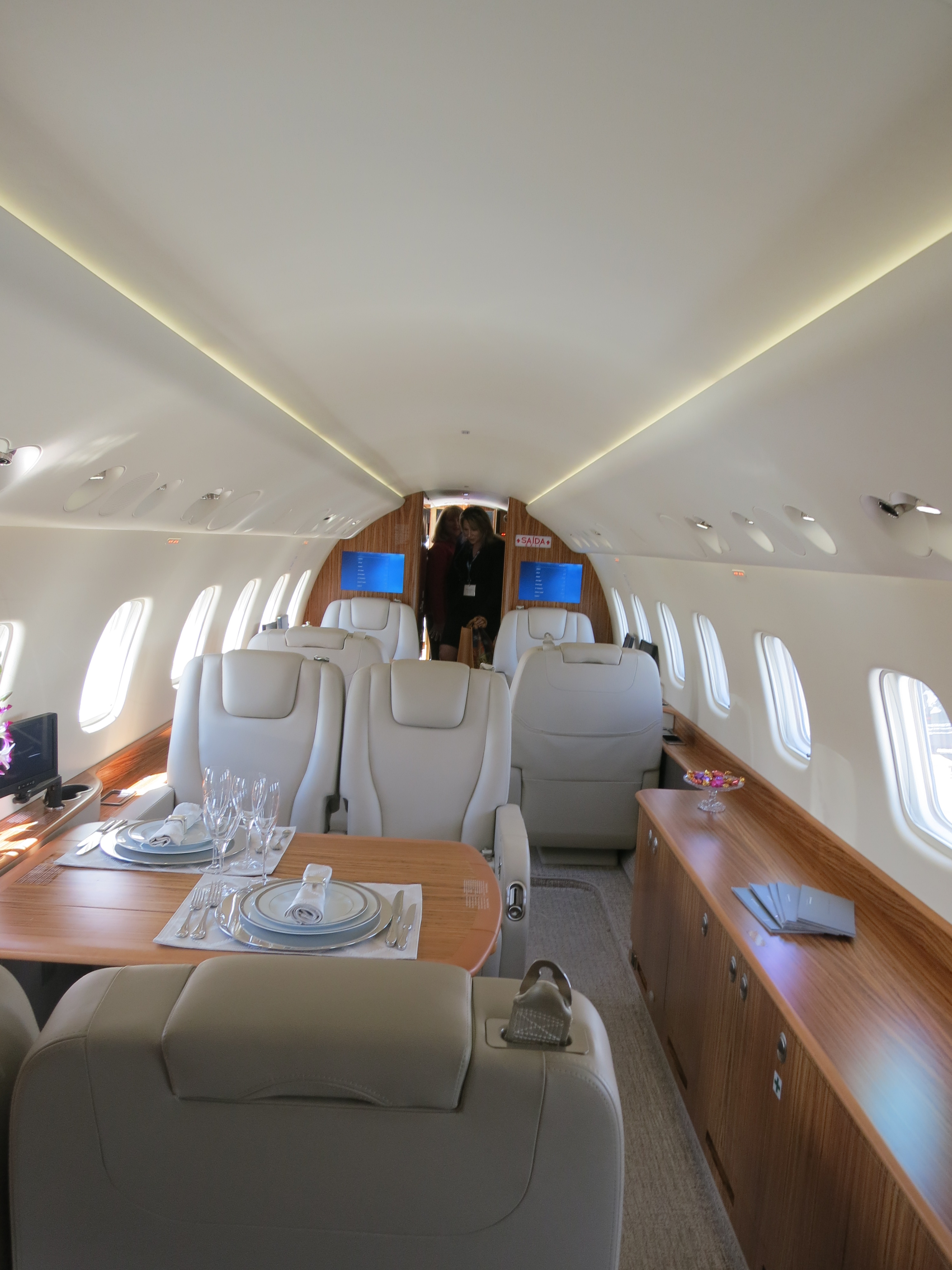 Embraer Legacy 650 forward cabin