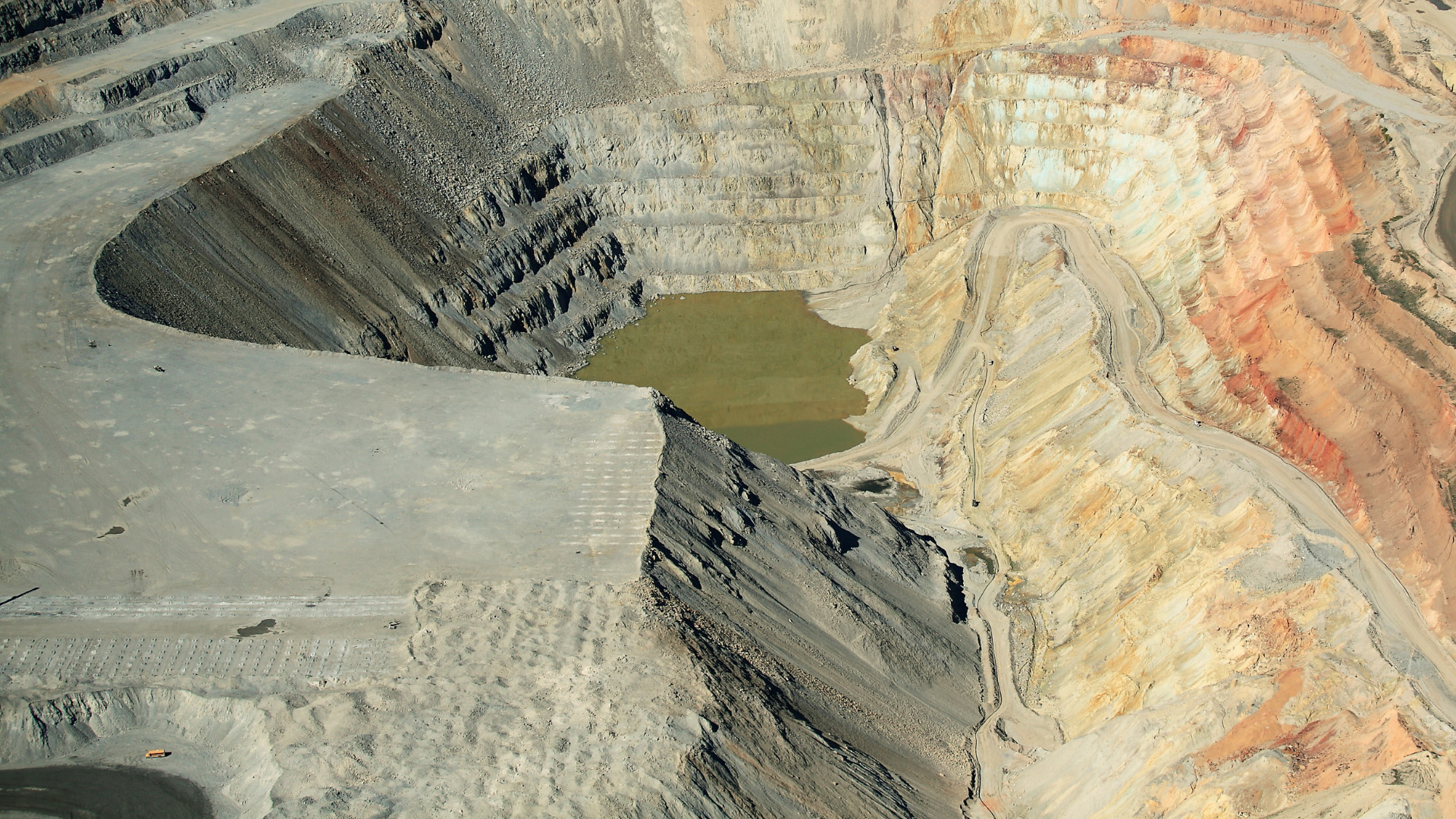 Preserving Pitwalls with airdecking