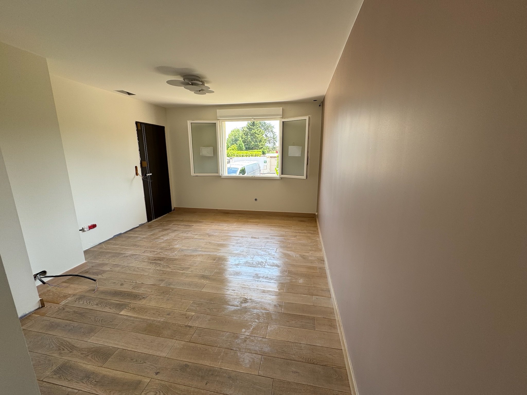 [background image] image of gallery interior (for an art gallery)