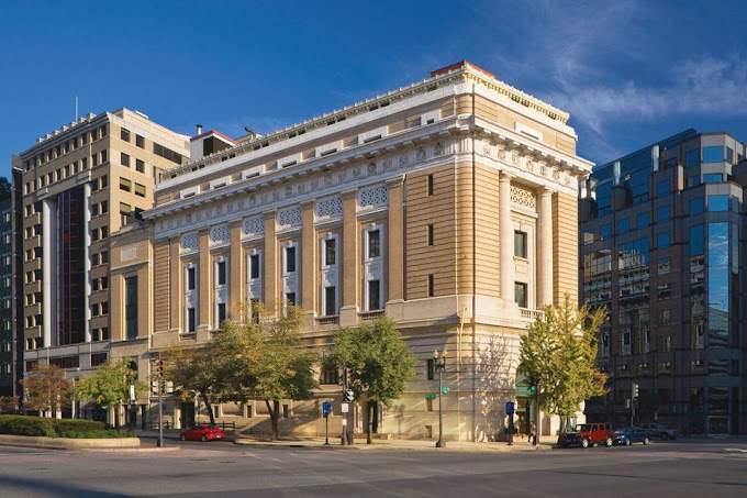 Large tan National Museum for Women in the Arts (NMWA) building