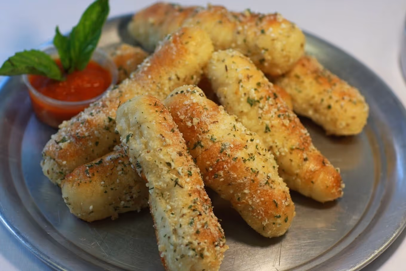 mozzarella sticks with marinara sauce on the side