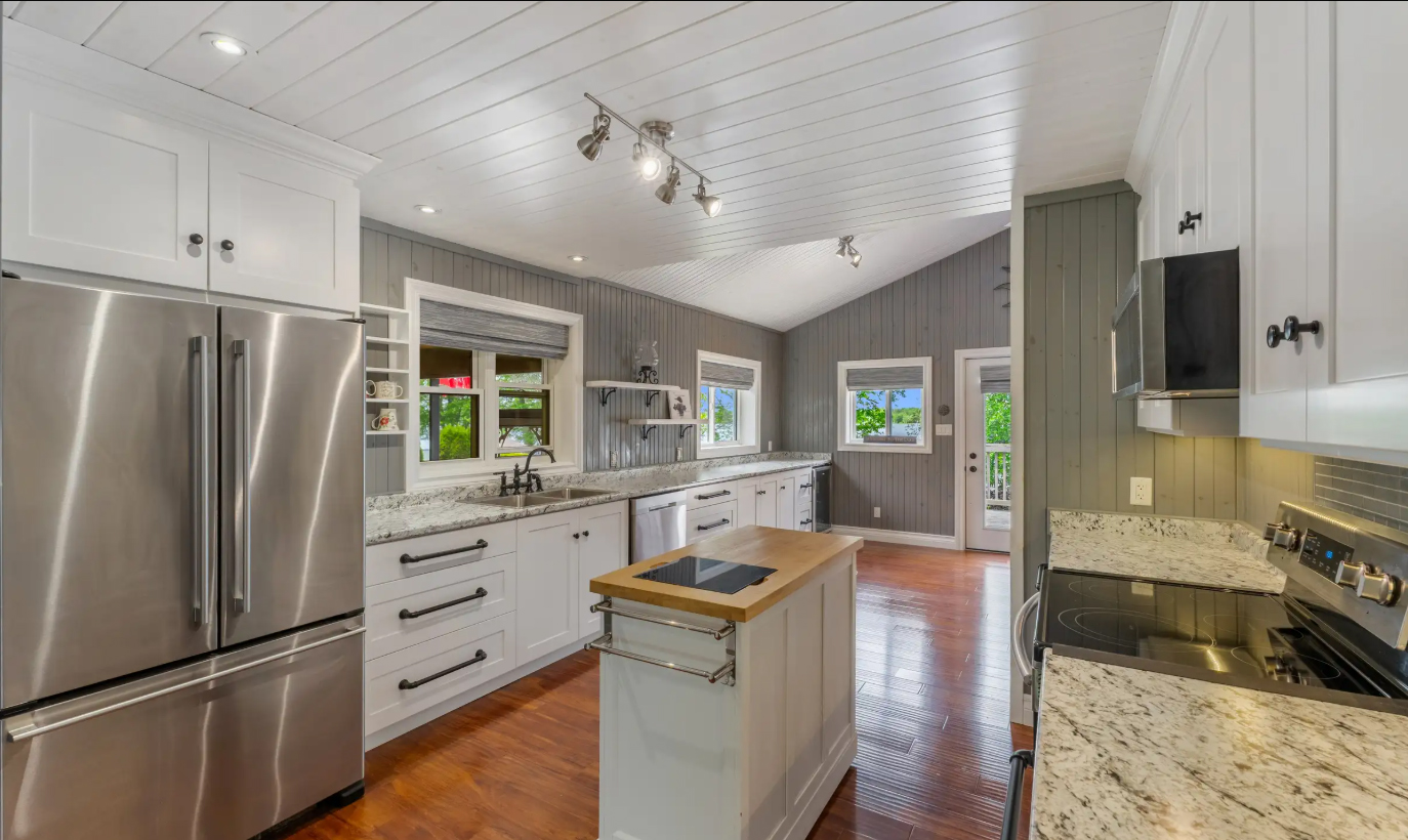 Avery Point Cottage Kitchen Photo