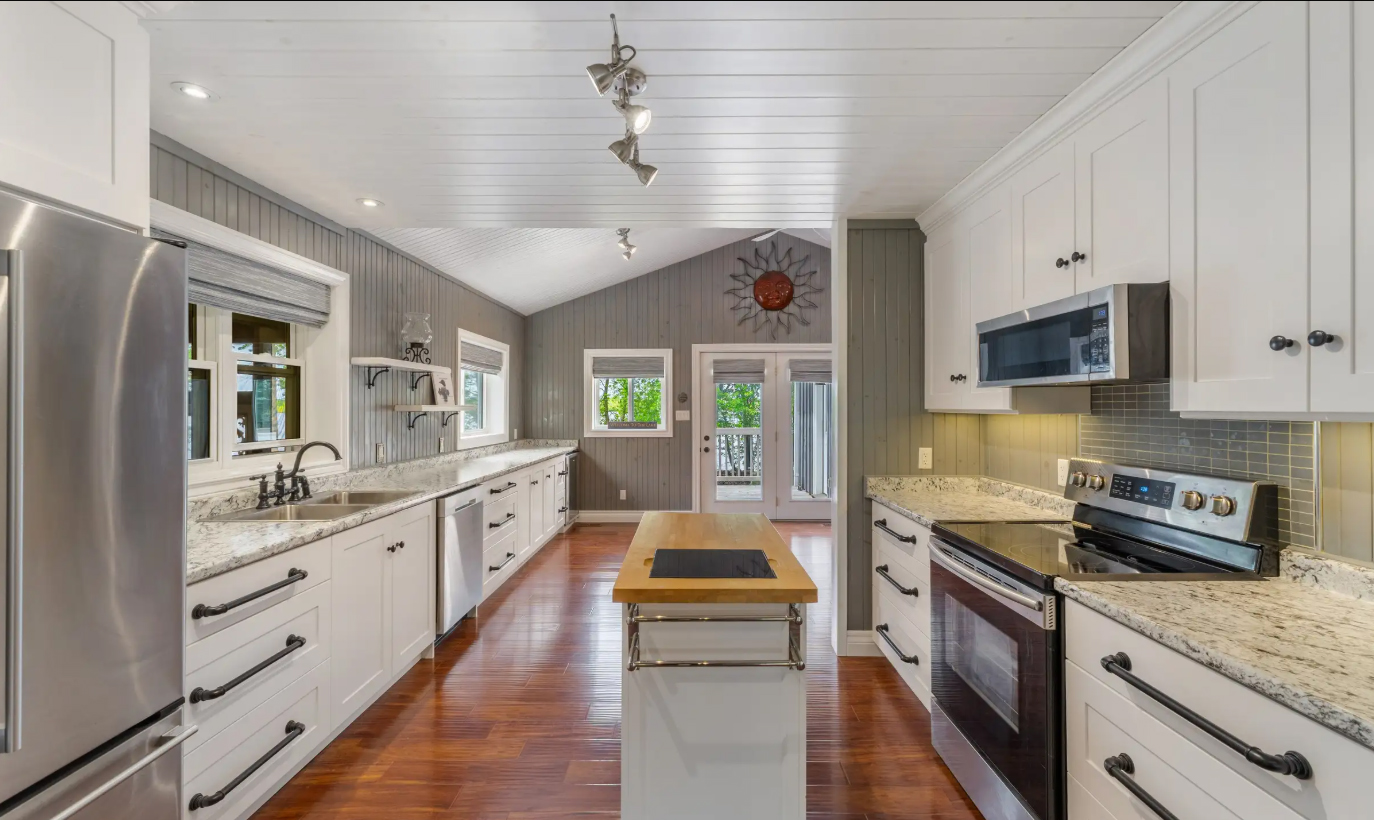 Avery Point Cottage Kitchen Photo