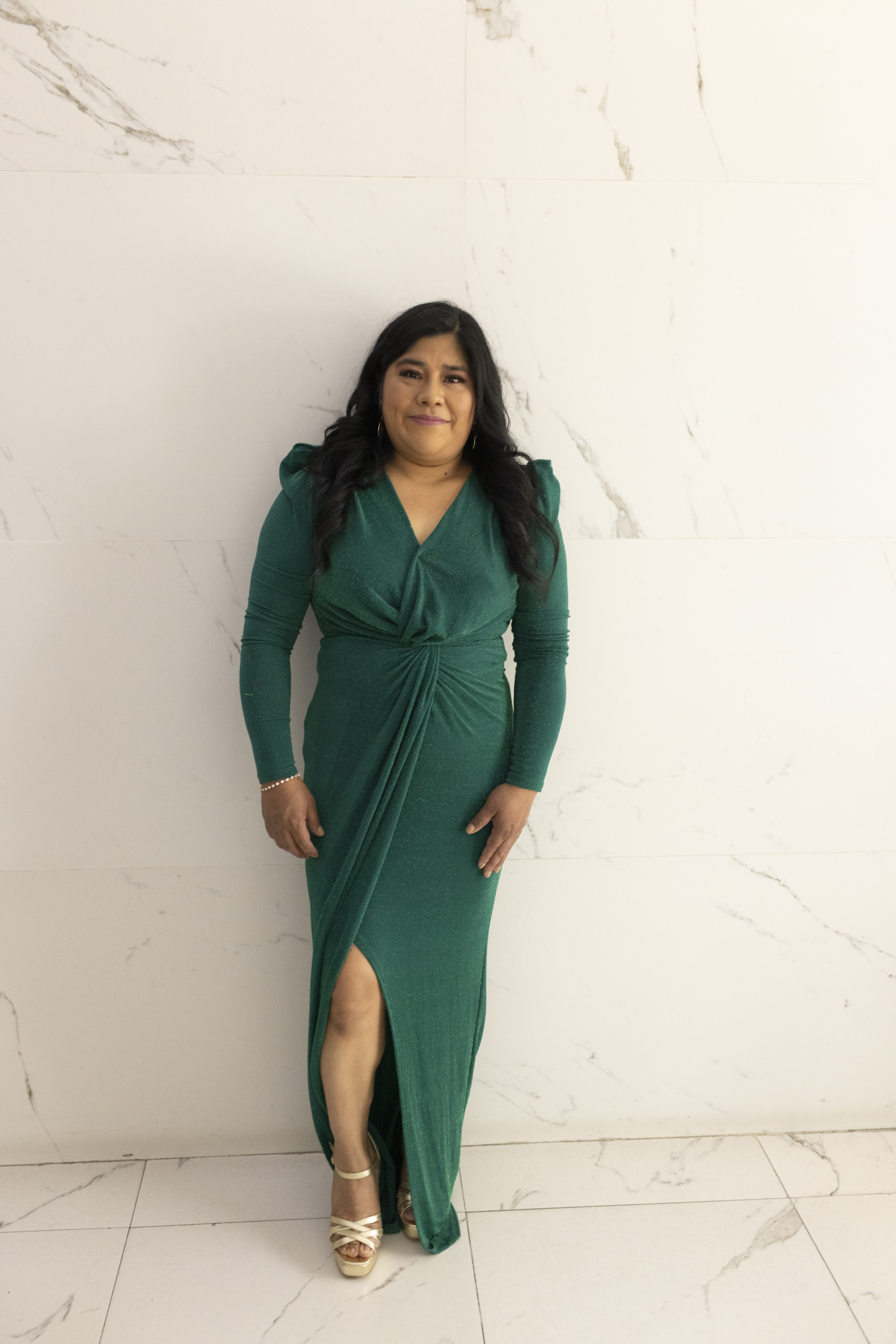 Vista frontal del vestido verde esmeralda