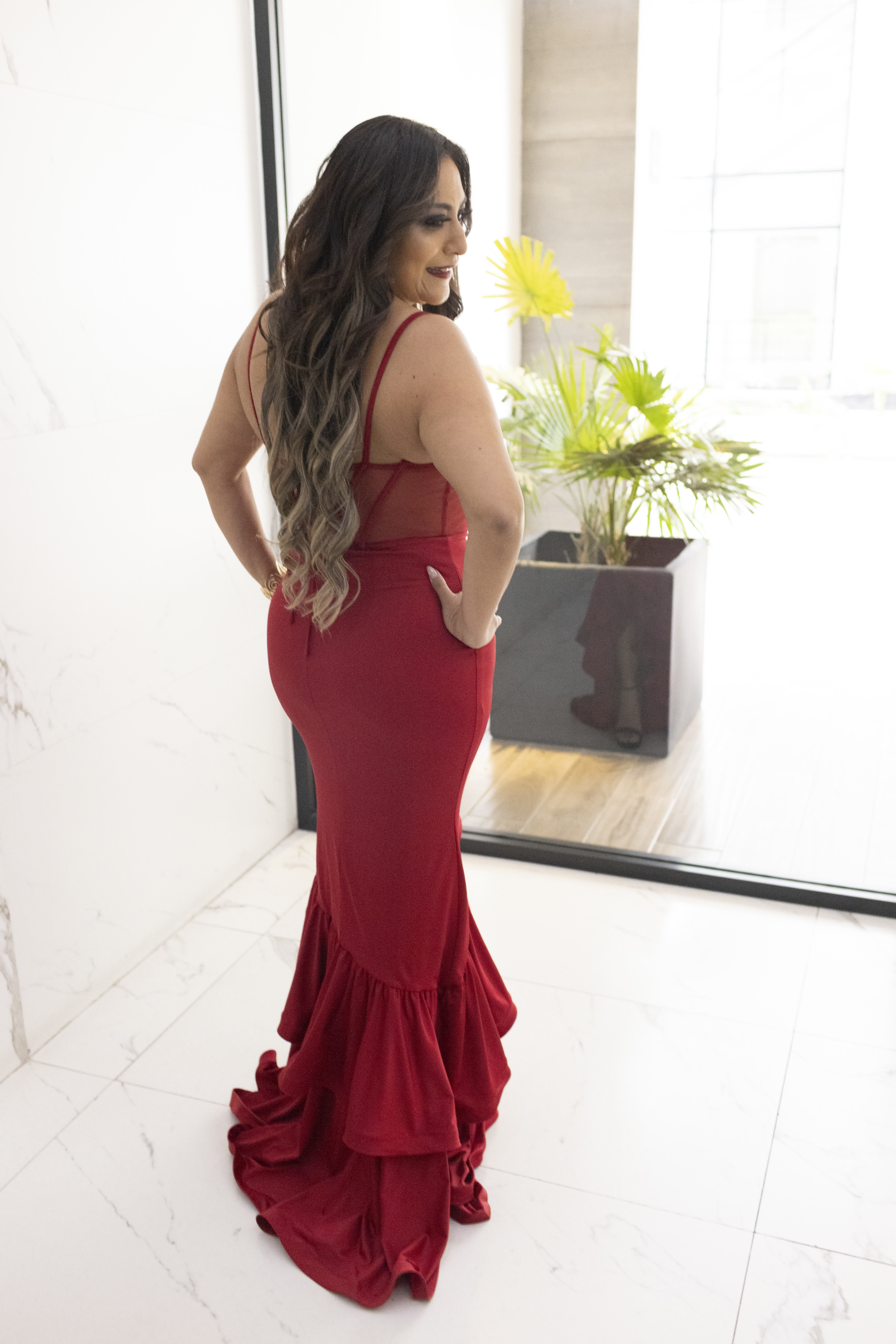 Detalle de la falda con volantes y diseño tipo sirena