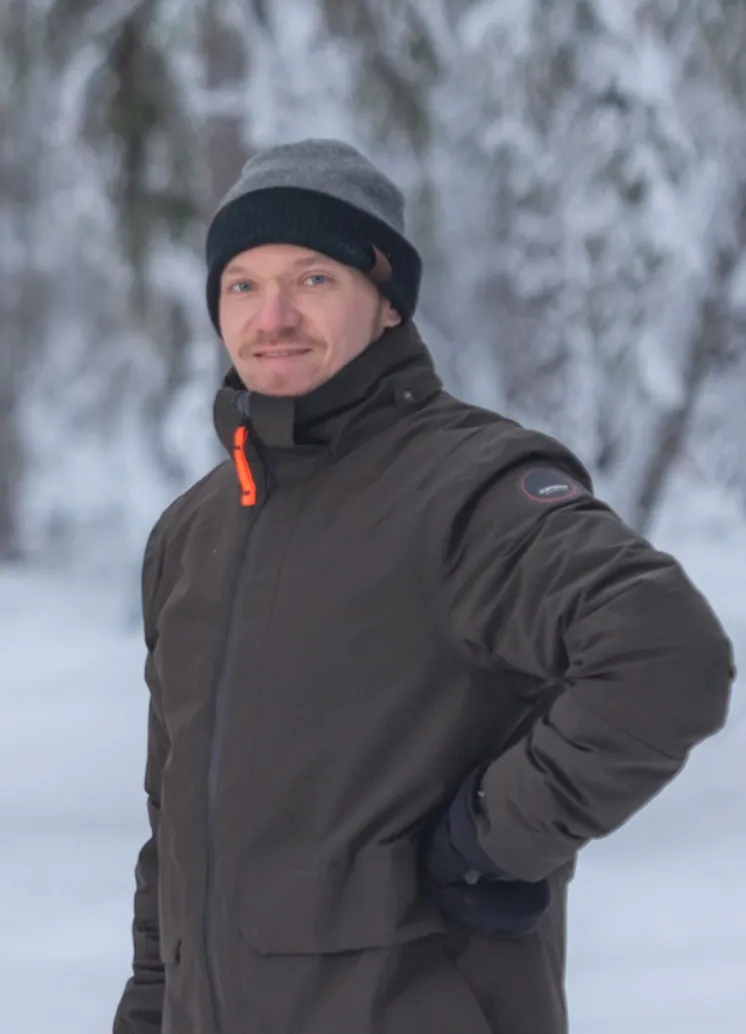 Hymyilevä Lunki Palveluiden työntekijä