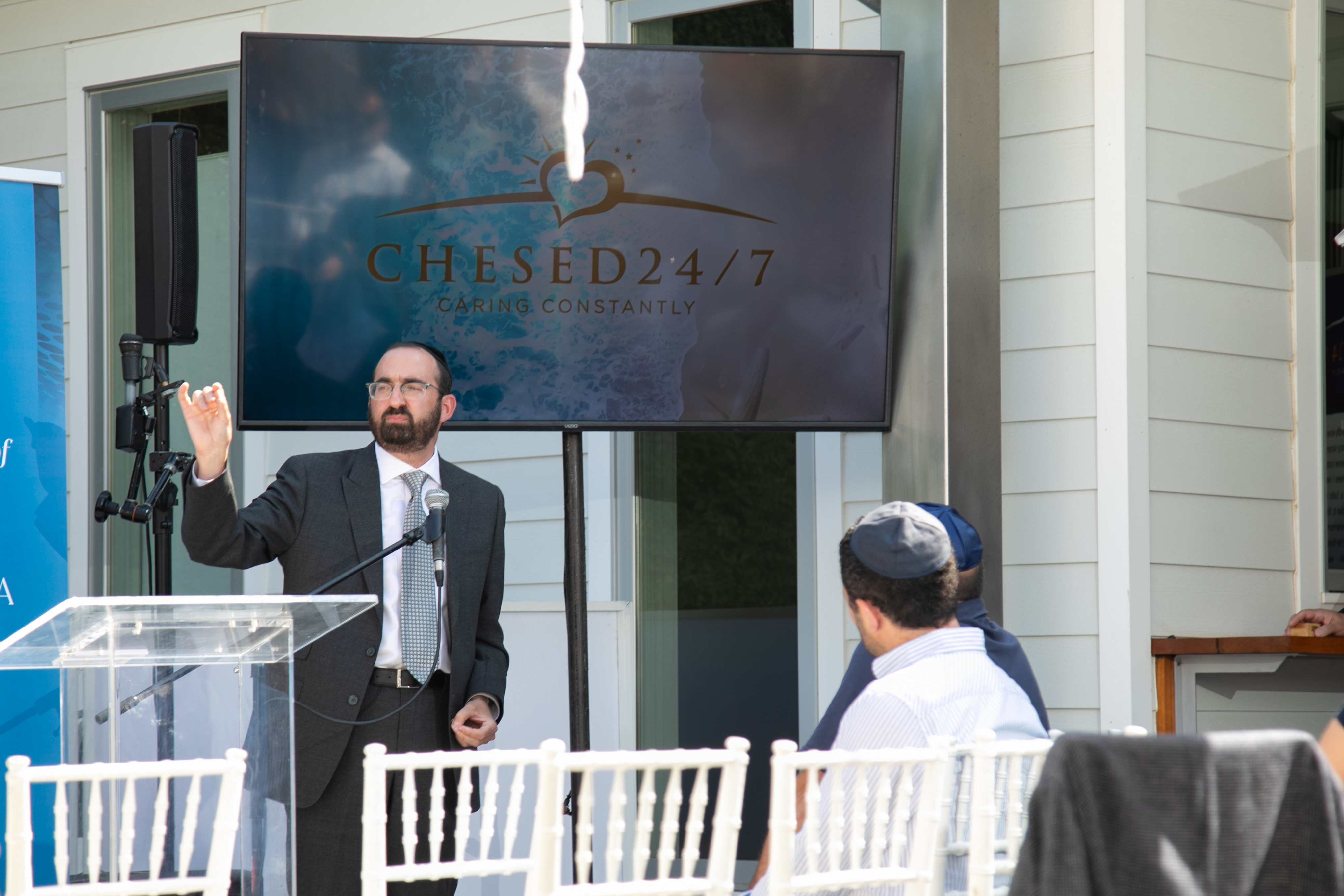 rabbi sanders speaking at deal breakfast campaign