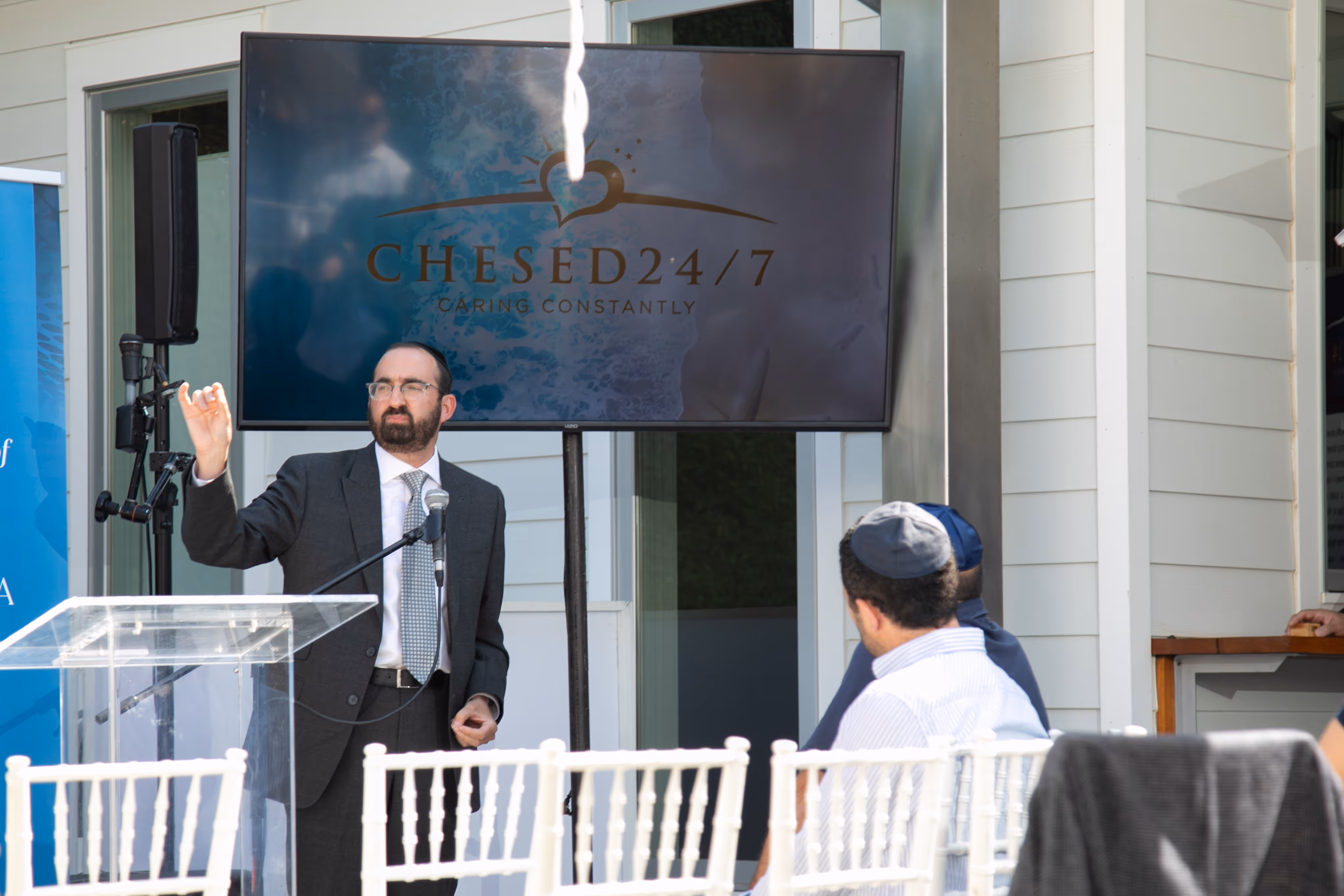 rabbi sanders speaking at deal breakfast campaign