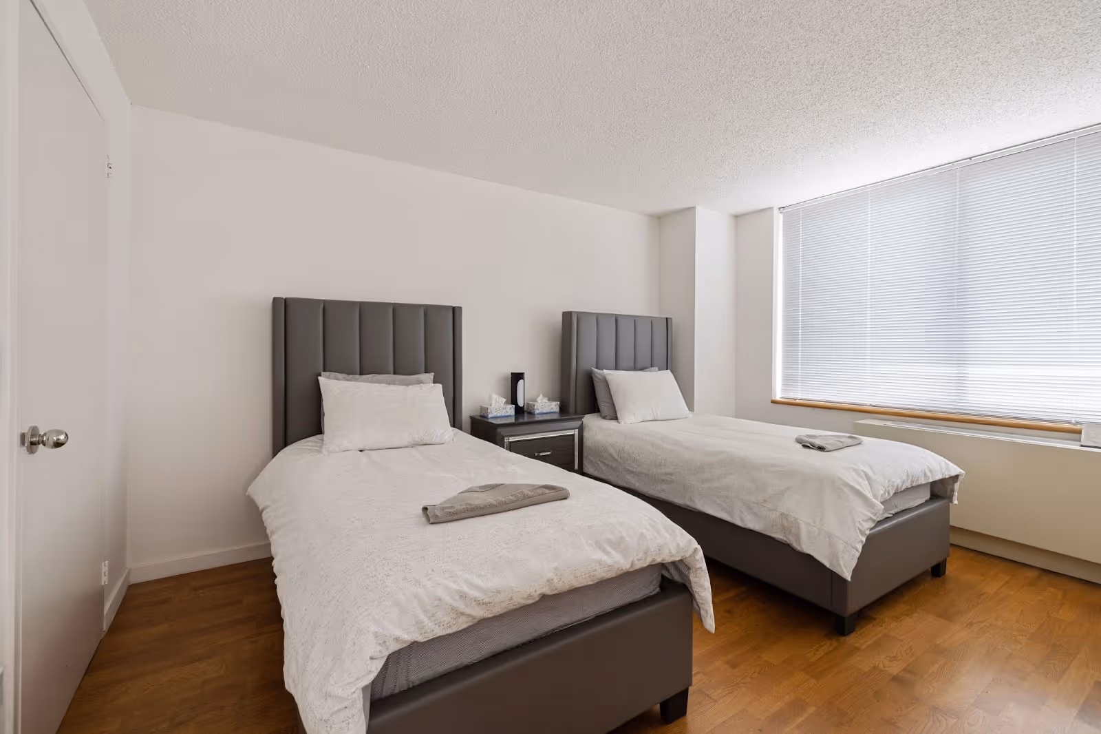 Hotel-like bedrooms in chesed apartment