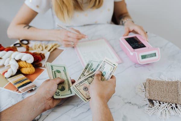 create a monthly budget using the 80-20 rule| Bright Money