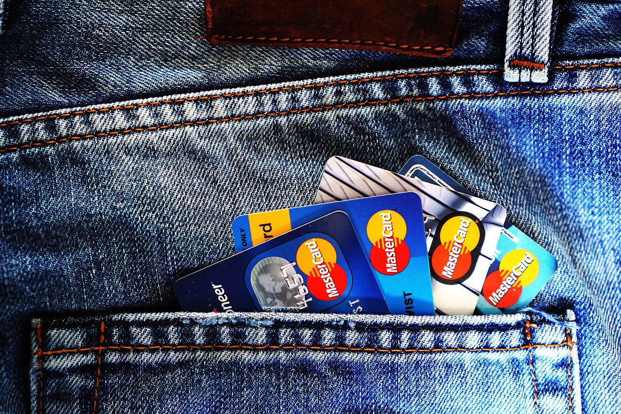 What are the best Credit Builder Cards available in the market? Bright App to get out of Debt