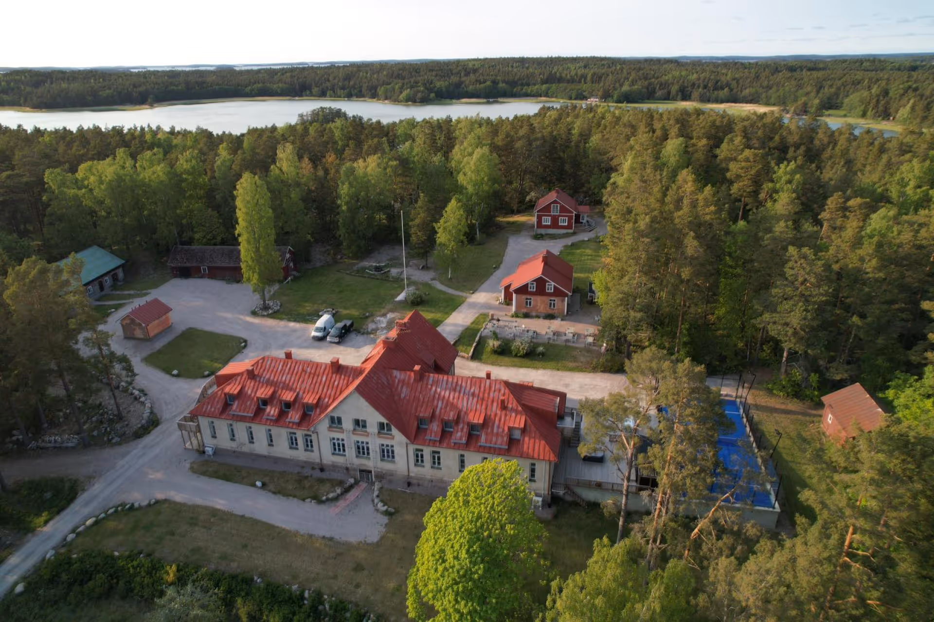 gammelgård-pizza-&-padel-resort-finland-1-padel-courts-southwest-finland-property1.jpg
