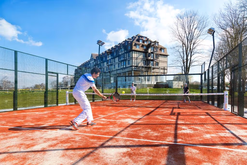 hôtel-barrière-l'hôtel-du-golf-france-2-padel-courts-normandy-court2.jpg