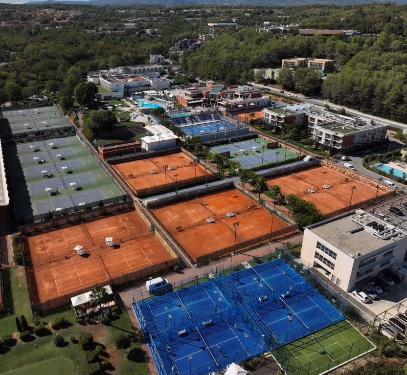 mouratoglou-hotel-&-resort-france-4-padel-courts-biot-court2.jpg